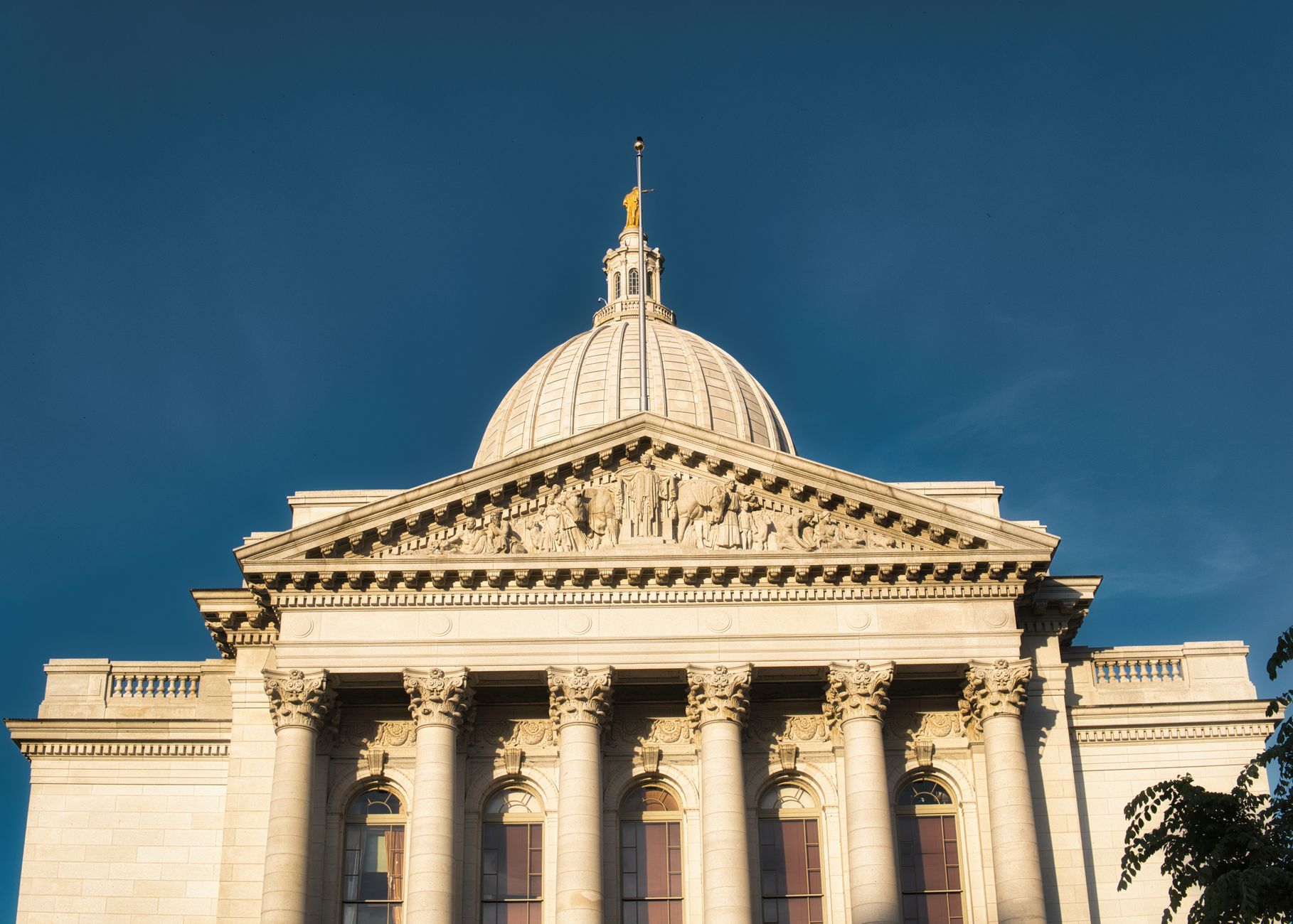Banking Groups Urge Senate to Tighten Stablecoin Rules