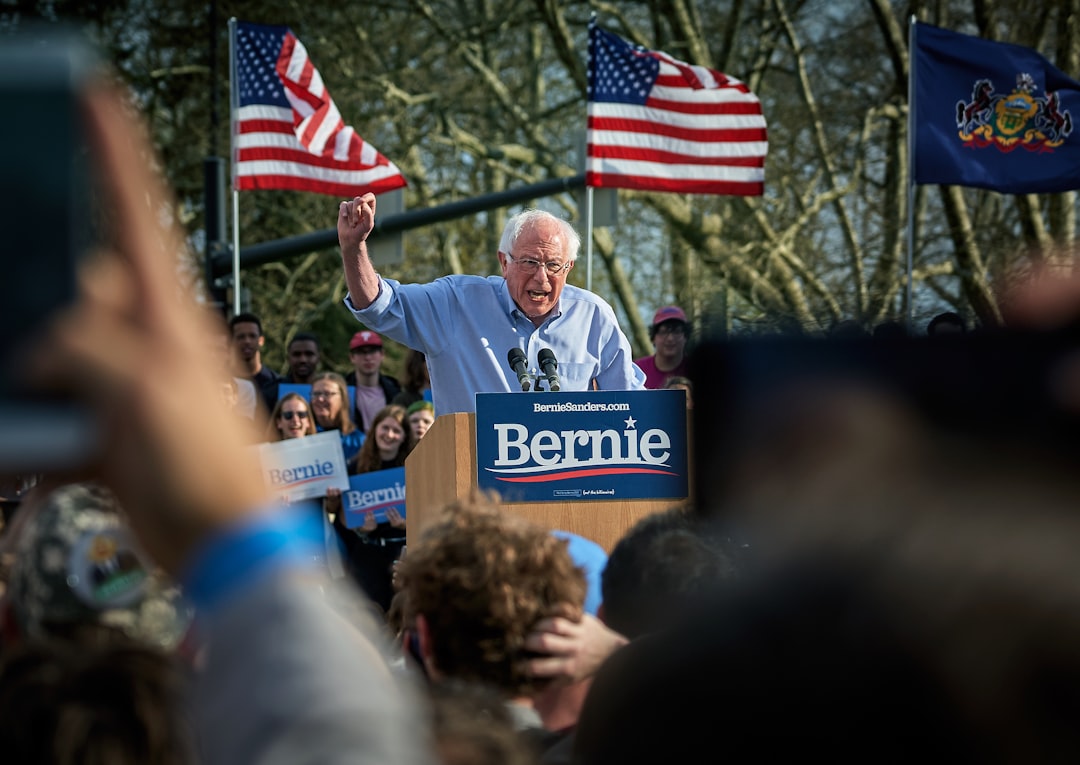 Bernie Sanders Launch Bill to Pause New Data Centers