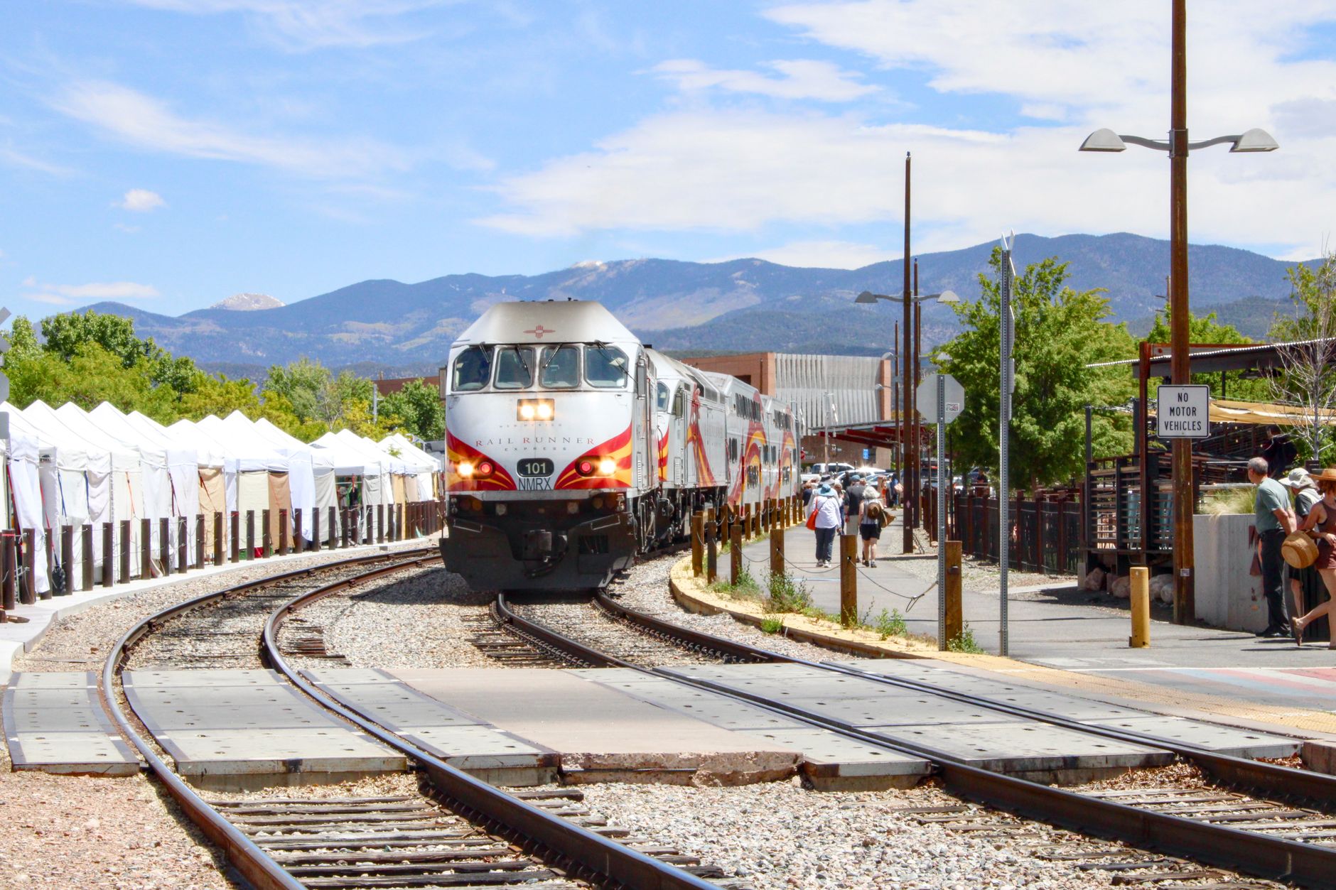 Best Railroad Stocks: Top Picks for 2026 Investors