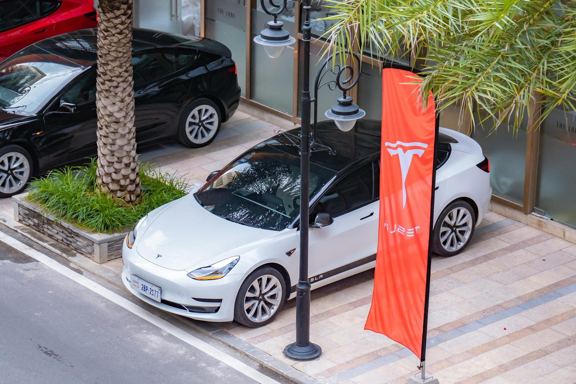 Billionaires Elon Musk Mark Use Mortgages to Buy Mansions