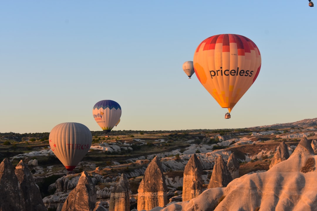 BNB Price Analysis: Price Drops, Bullish Signals Emerge