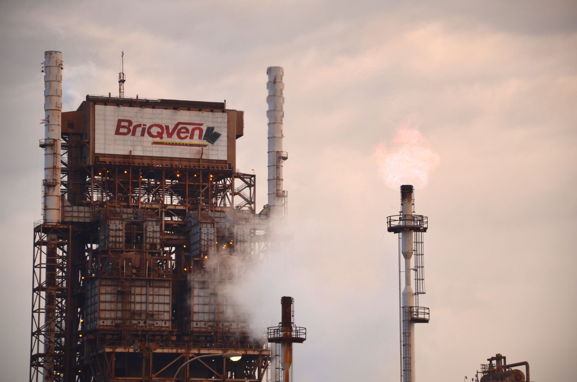Broad Industrials Fine: This AI Build-Out Drives Gains