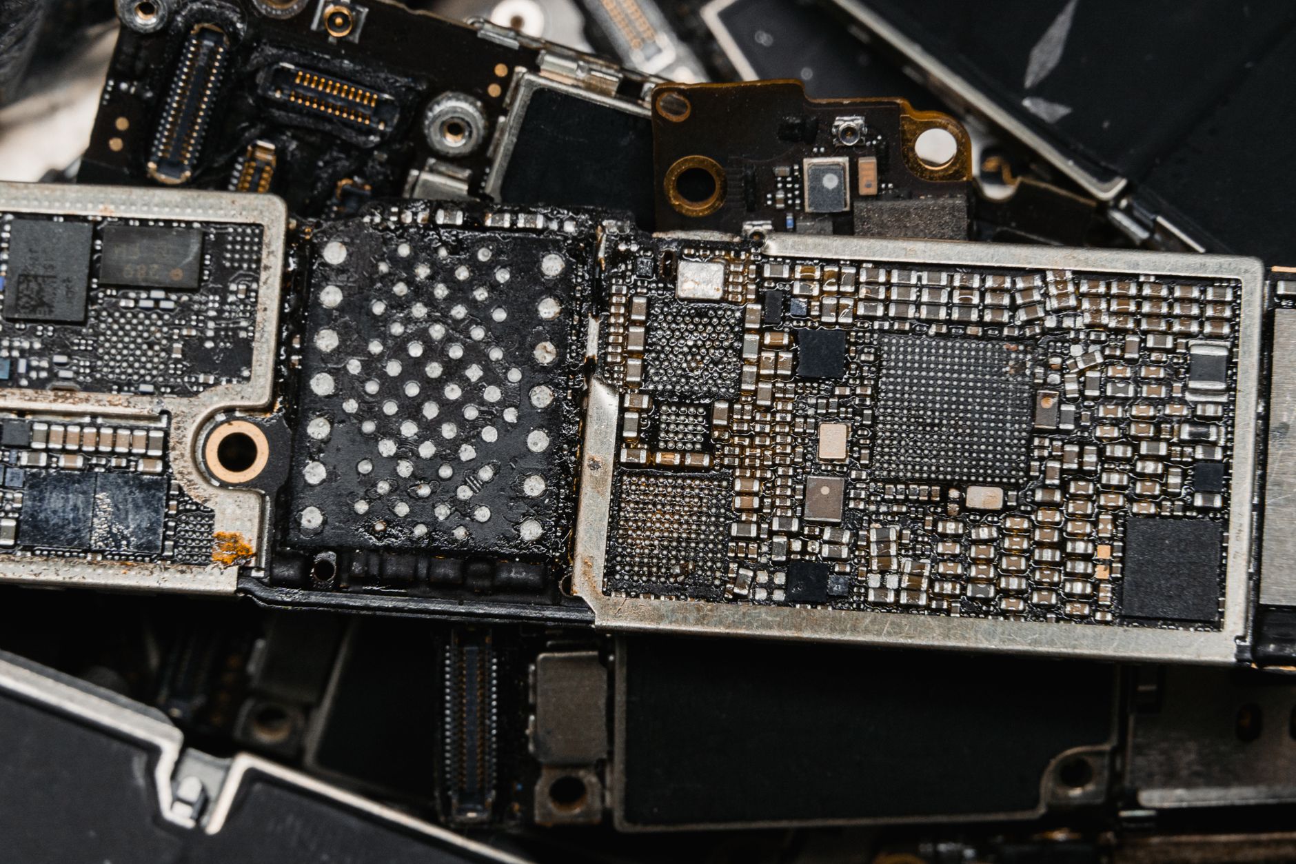 Can SanDisk Outperform the Semiconductor Sector in 2026?