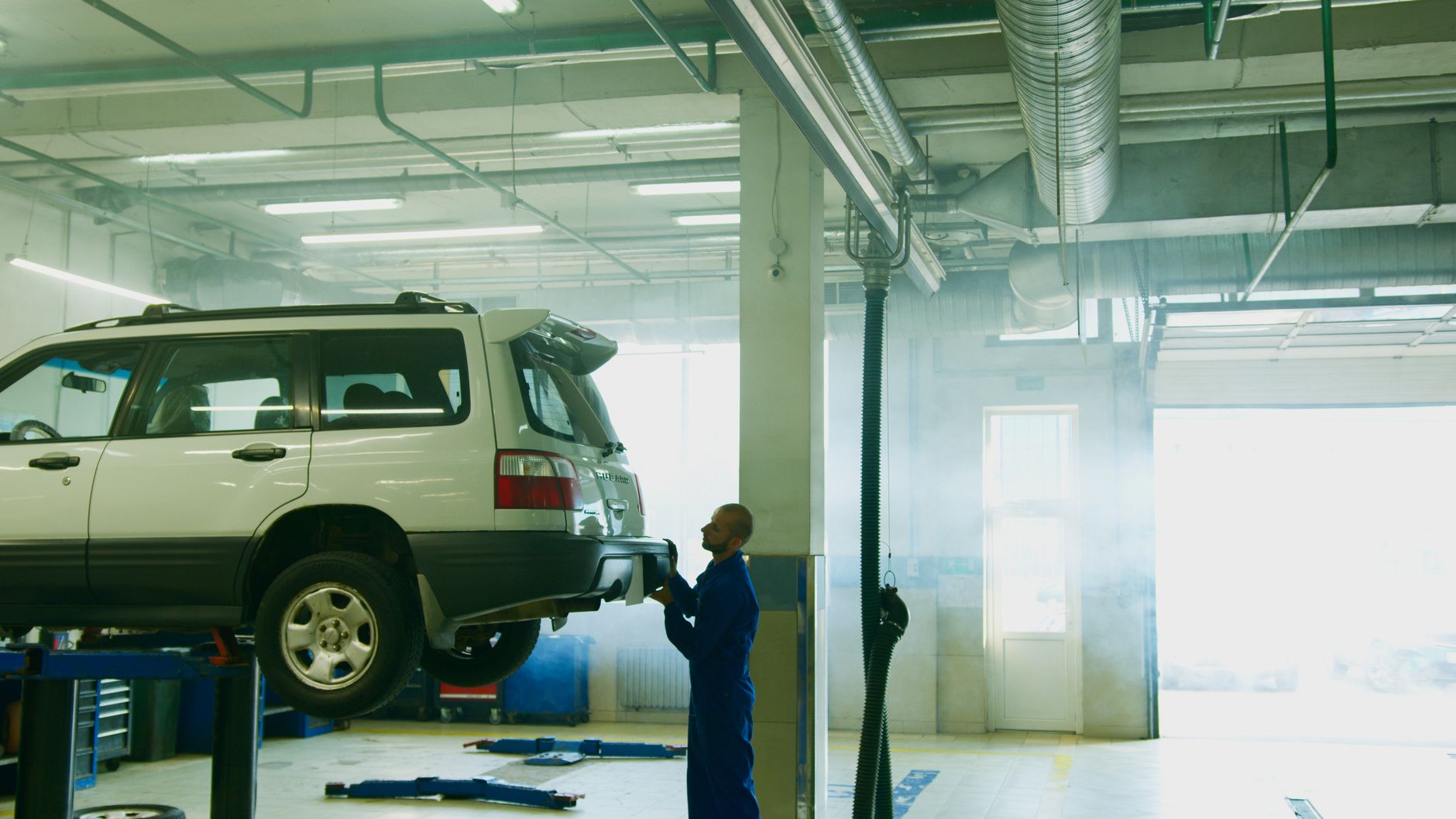 CarMax Drops Despite Earnings Beat as Carvana Slides