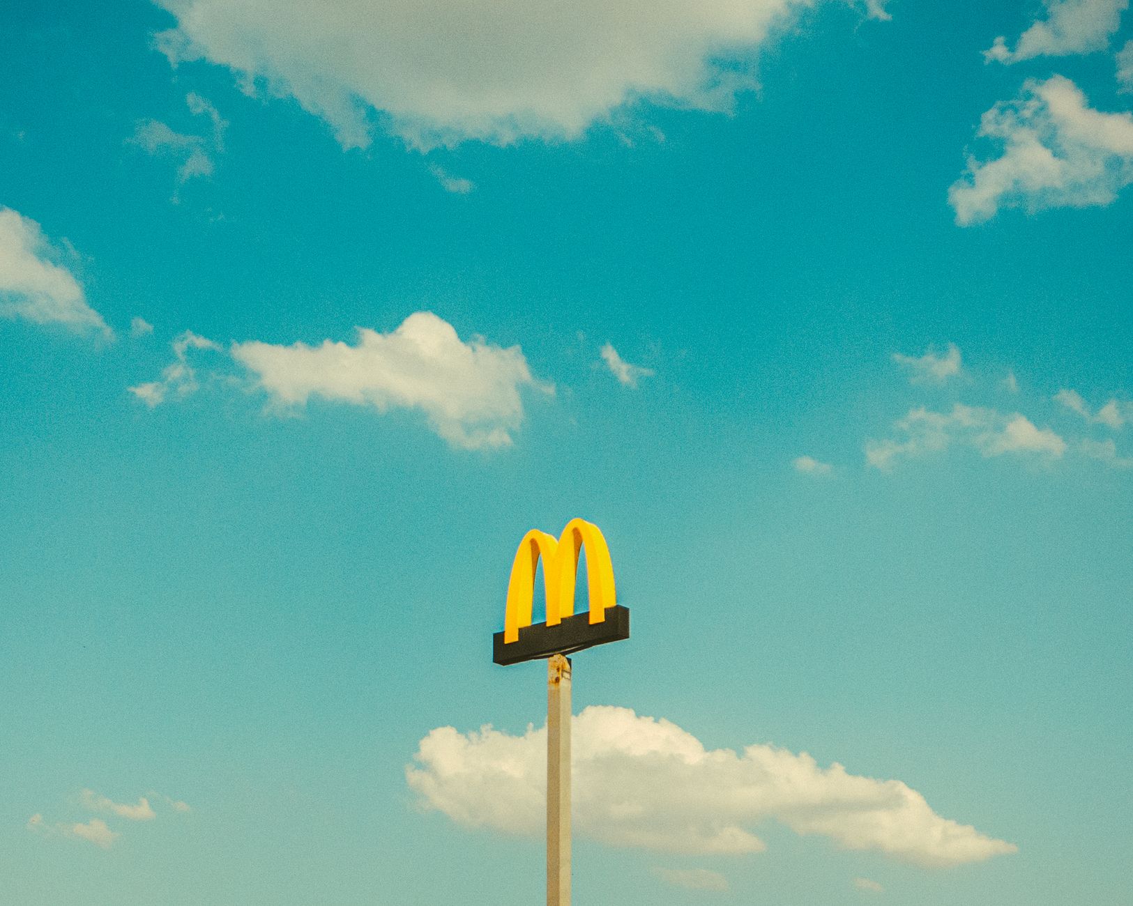 Chipotle vs McDonald’s: The Stock with Negative Comps Advantage