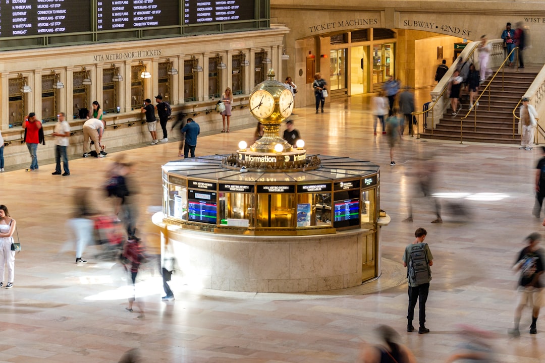 Clarity Act: Banking Lobby Fights Stablecoin Rules This Week