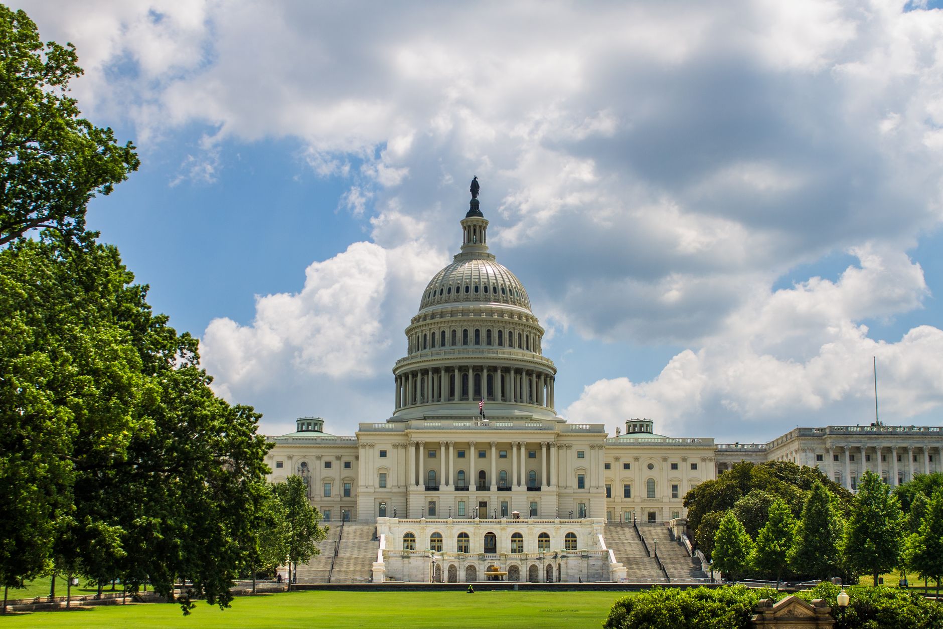 Coinbase Urges Congress Treat Stablecoins as Cash Today