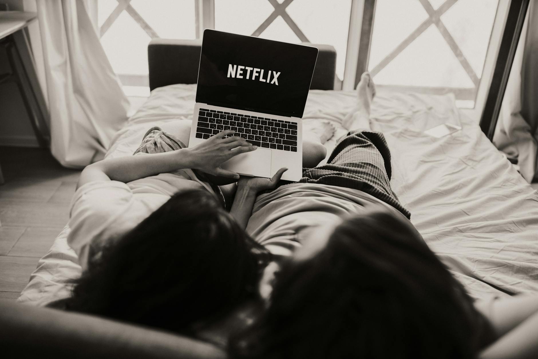 Comcast Netflix: Which Is the Better Dip Buy Now?