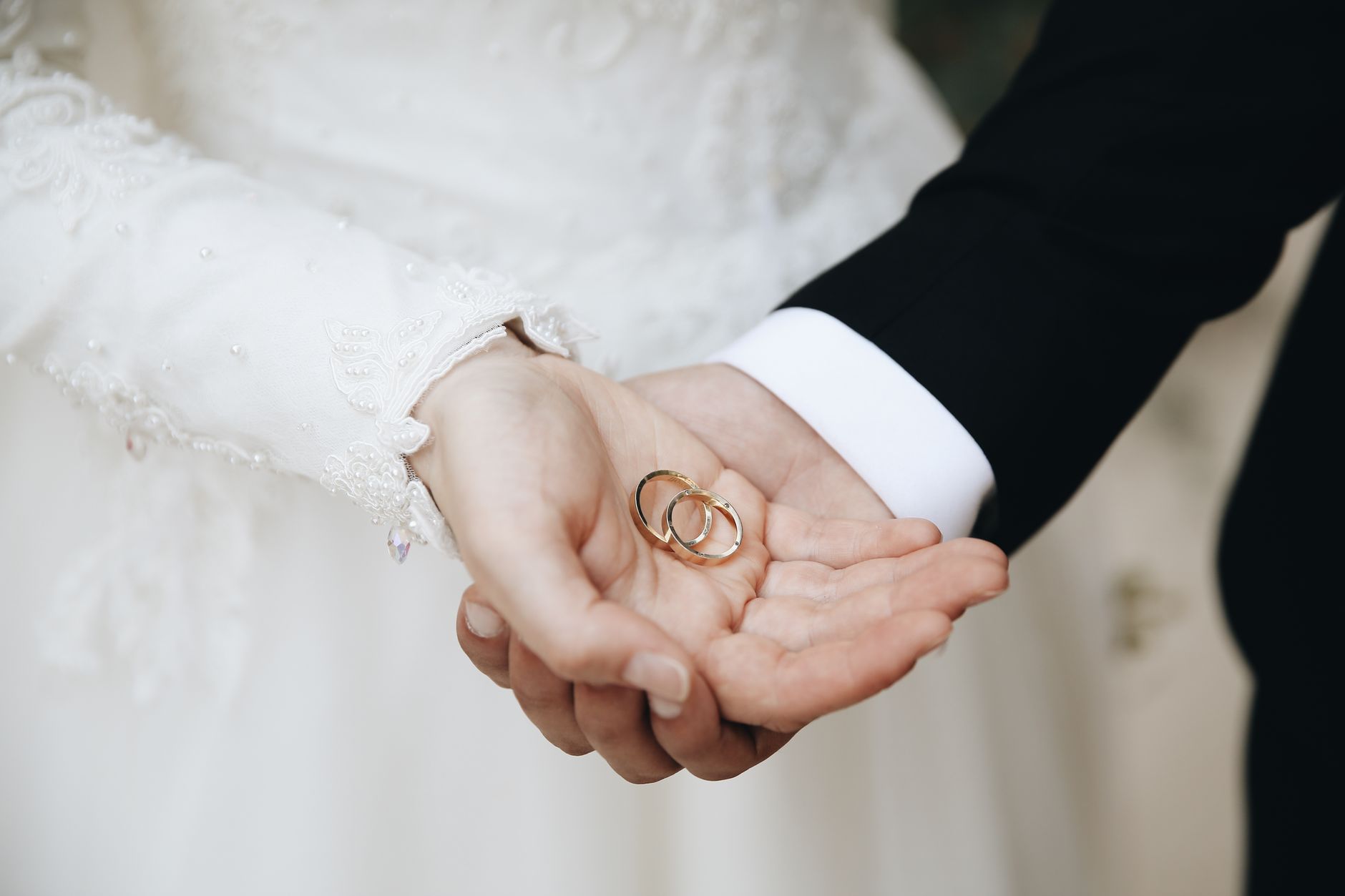 Dave Ramsey Tells Newlywed Couple to Merge Finances Now