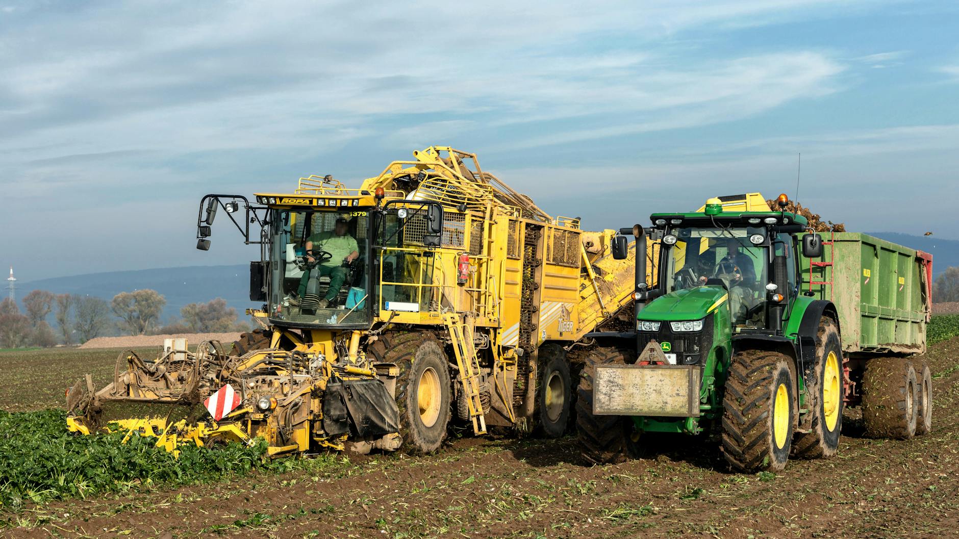Deere Keeps Paying Out: Dividend Safety in Focus Today