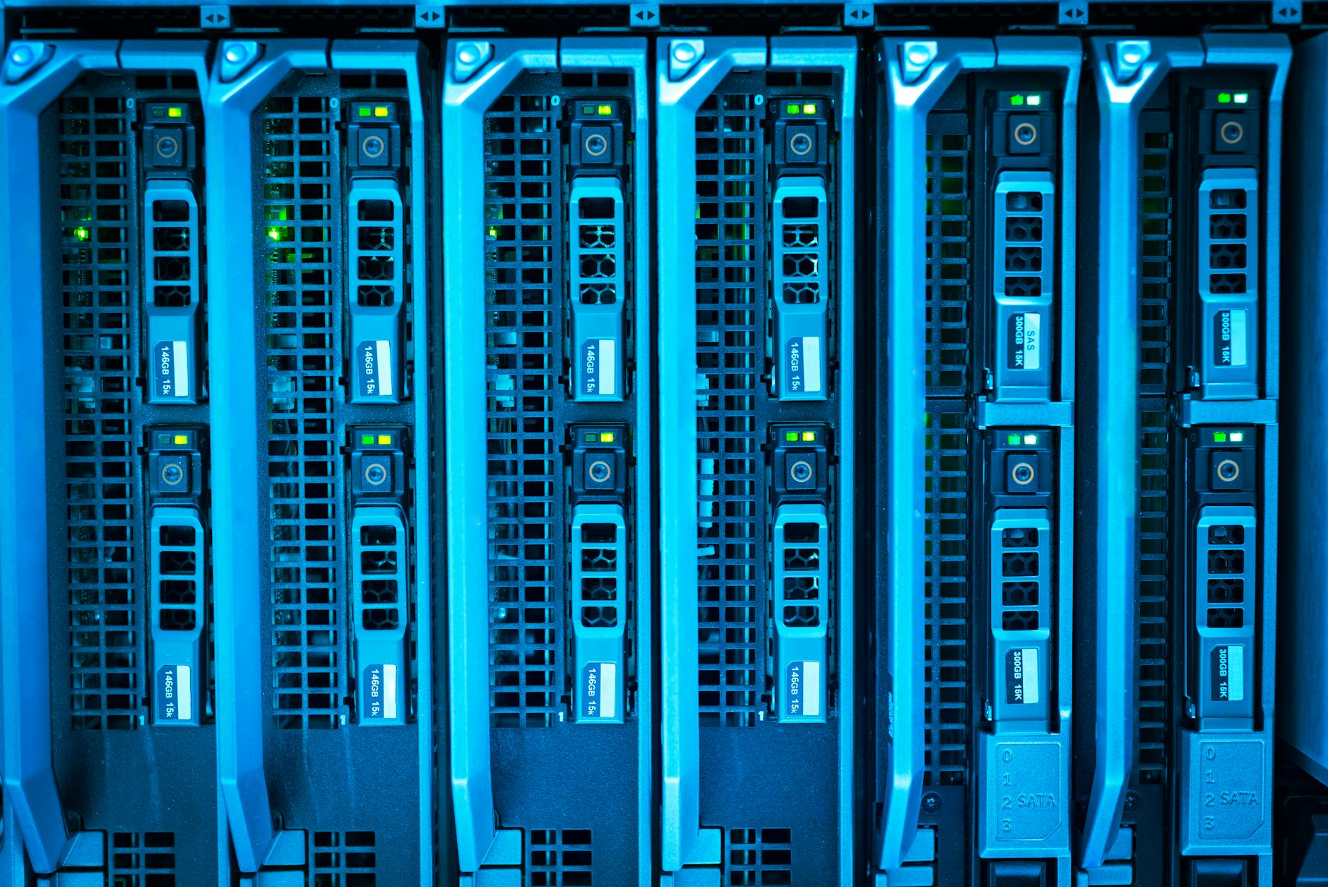 Dell Downgraded After 157% Rally, UBS Signals Valuation Risk