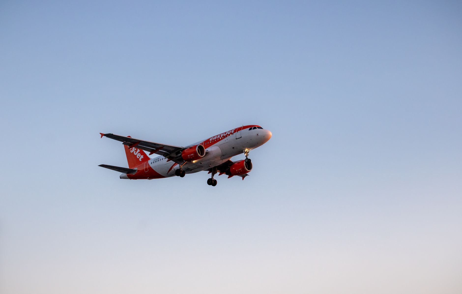 EasyJet Agrees Takeover Price, Market Doubts Grow Sharply
