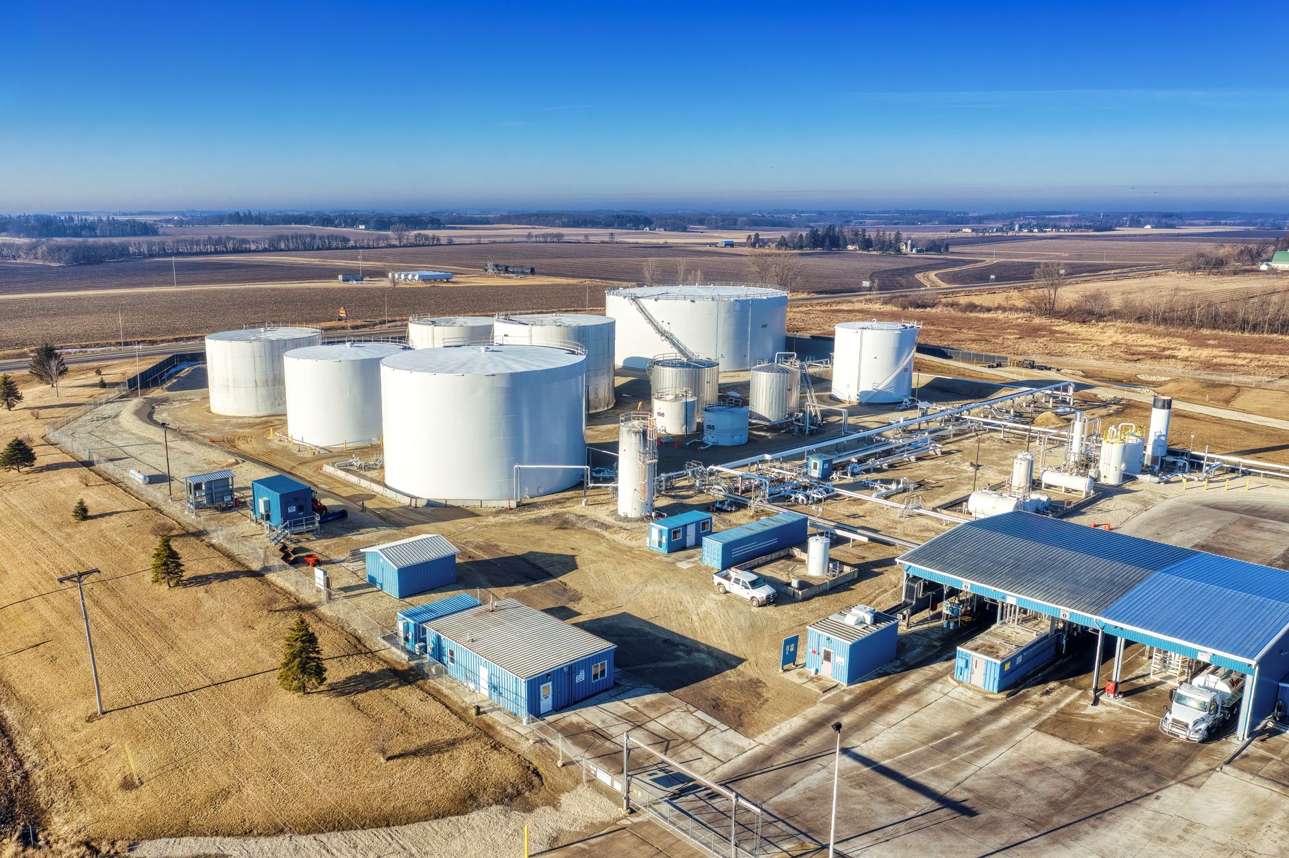 Enbridge Nearing 52-Week High: Rally Outlook Tightens