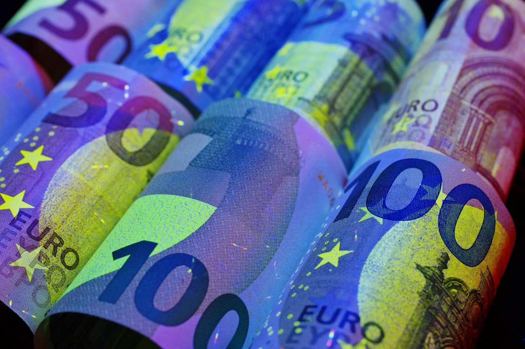 European Bonds Join Treasury Rally as Oil Sinks Further