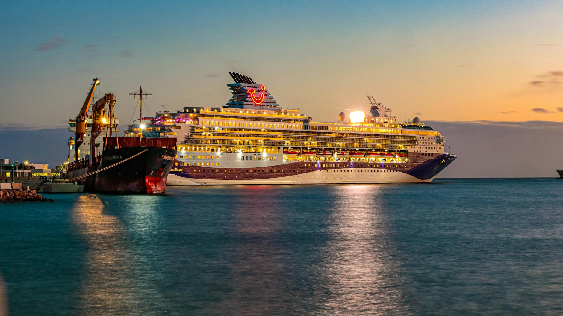 Evacuations Begin for Hantavirus-Hit Cruise Into Nebraska