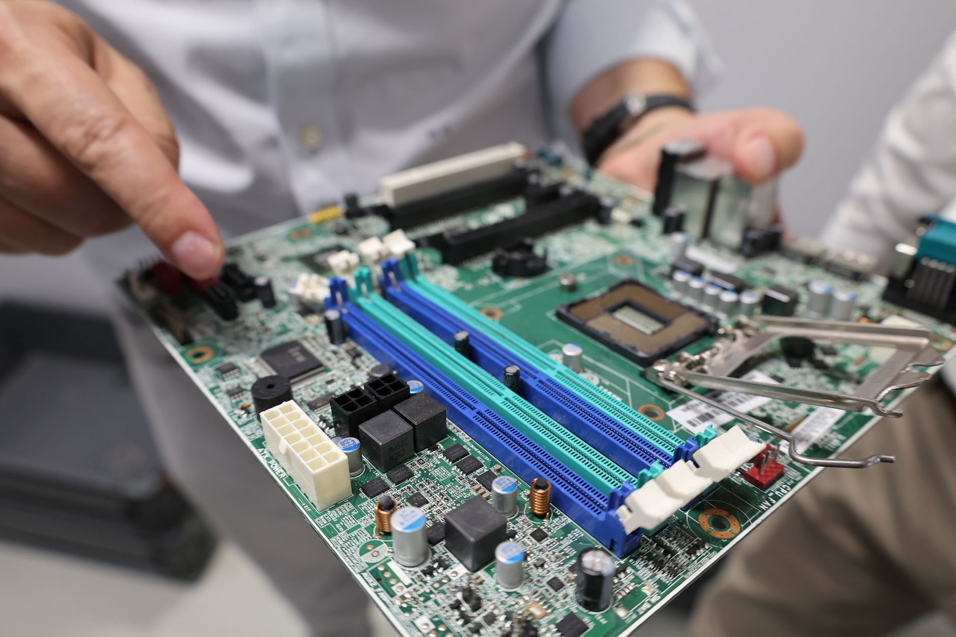Forget Micron: Hynix IPO Now Steals the Spotlight Today