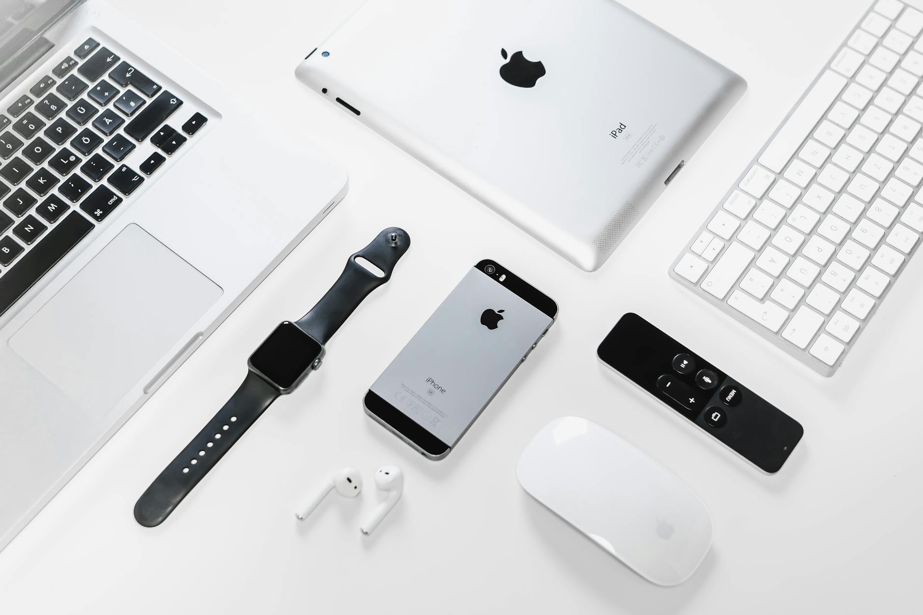 Forget Tariffs: Apple-Intel Deal Could Upend Manufacturing