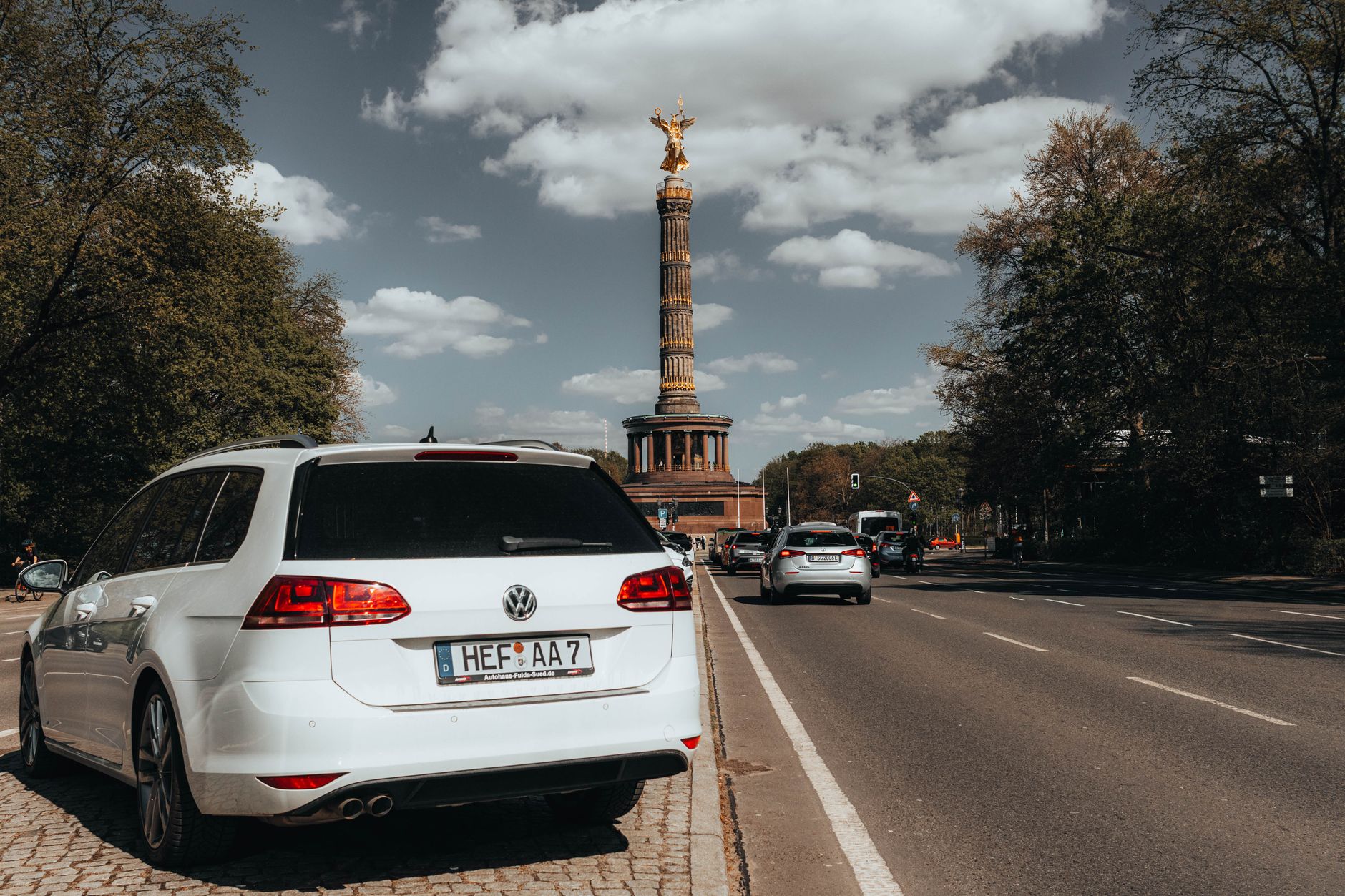 German Car Makers Suffering Some as China Sales Crash in Q2