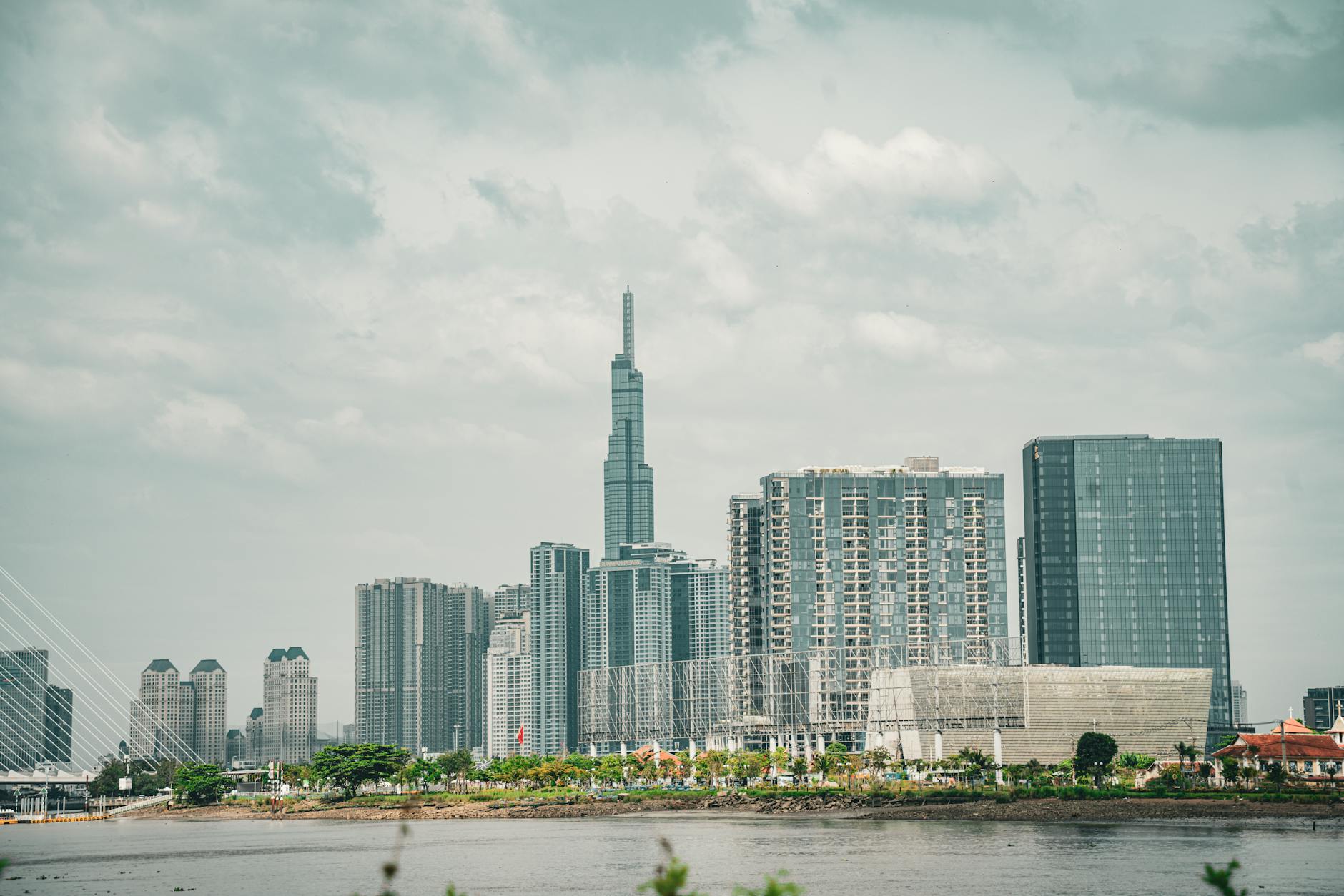 Goldman Sachs Says Small Firms Embrace AI, Yet Struggle