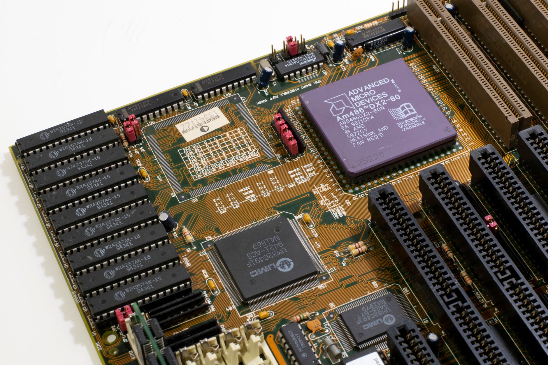 Goldman Says Marvell and Micron Set to Lead AI Wave