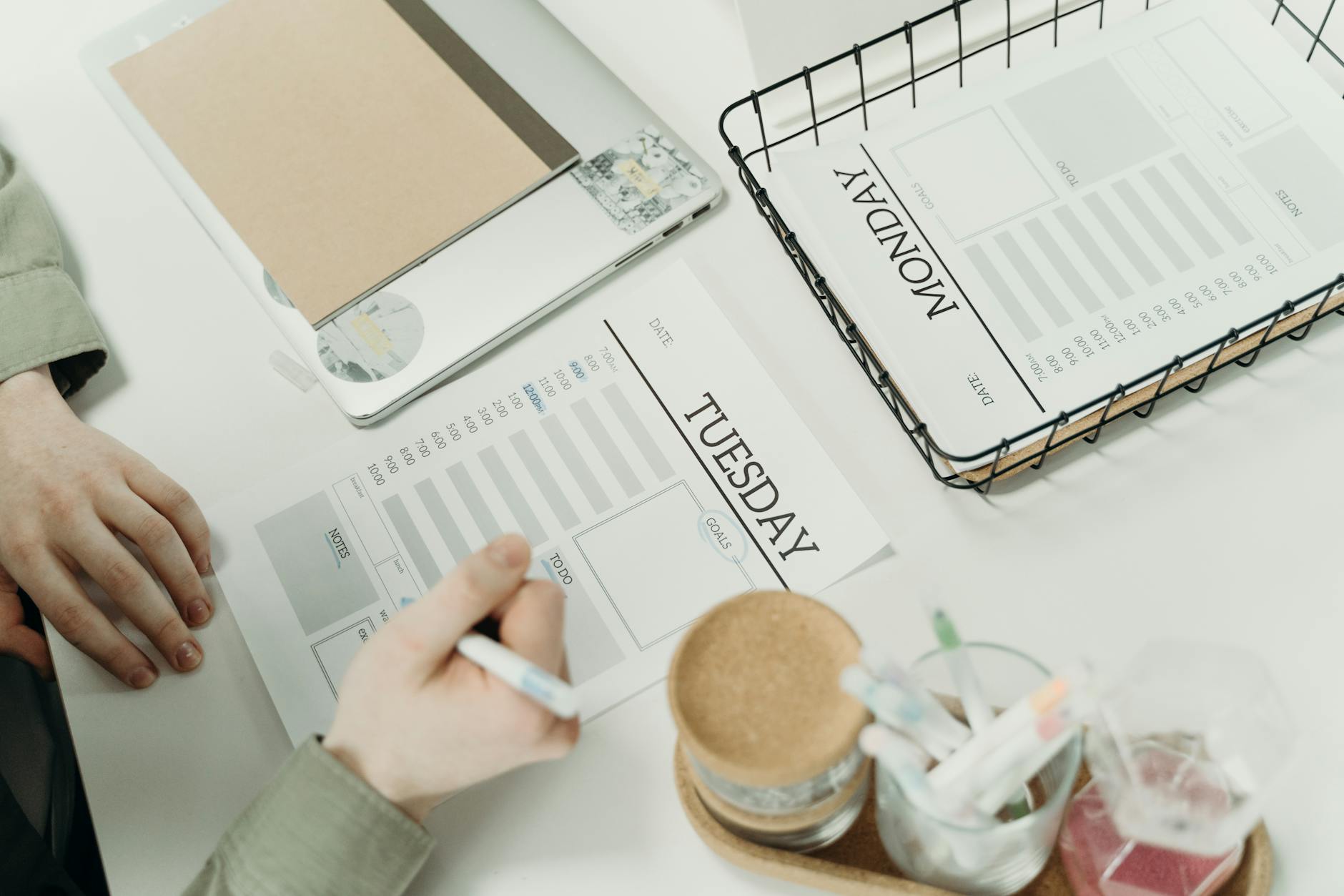 Here Tuesday’s Wall Street: Fresh Analyst Calls Move Markets