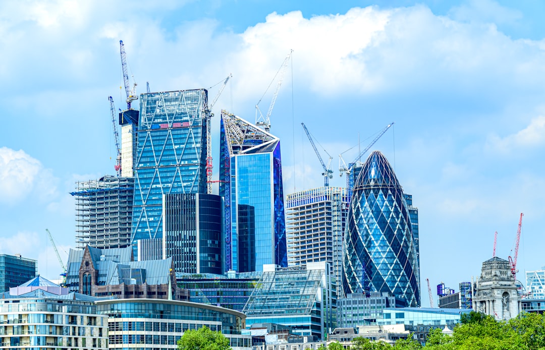 Context From Builders and Market Analysts