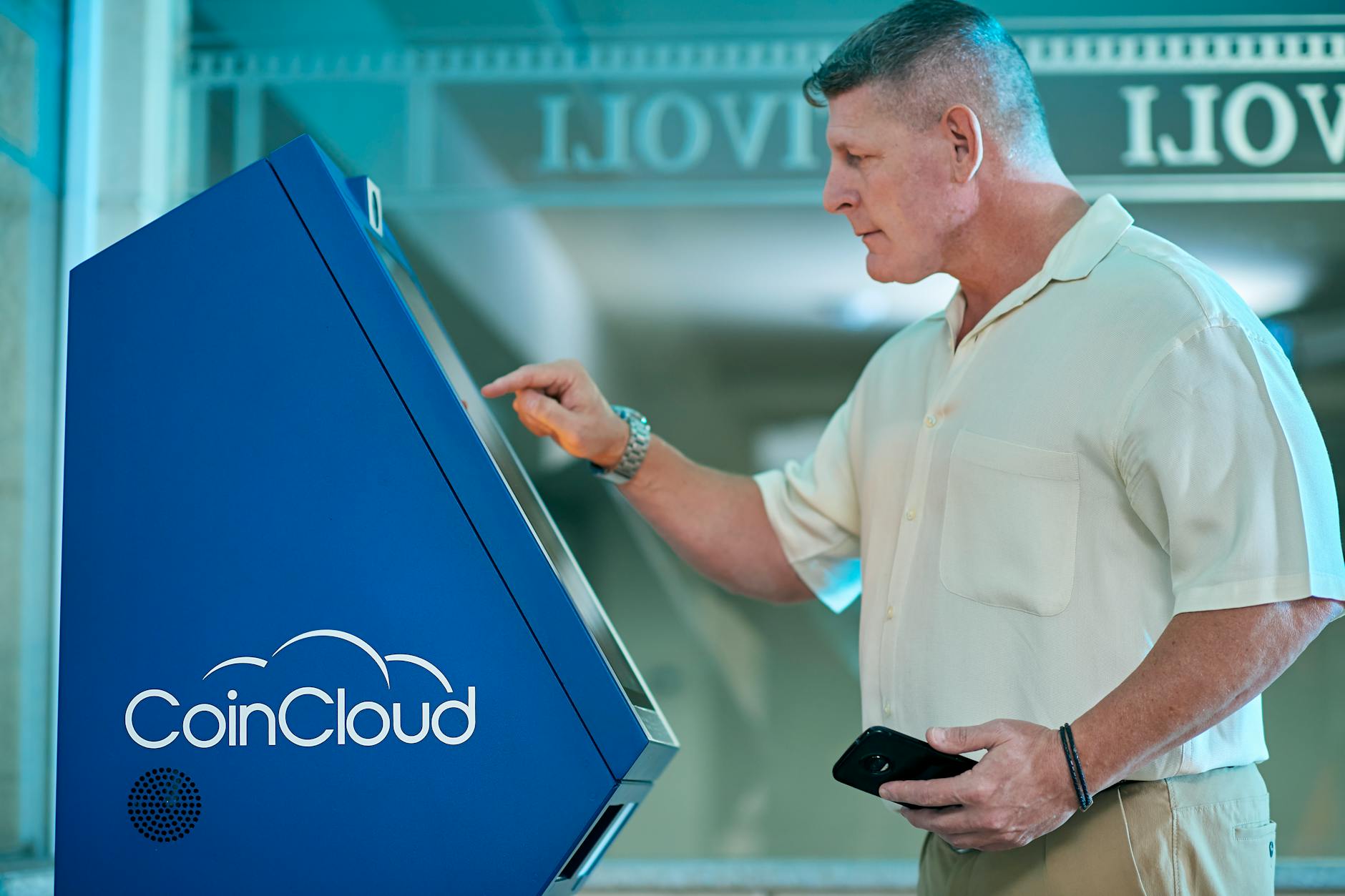 Hong Kong Firm Bets $436M on IBIT, Sparks Crypto Debate