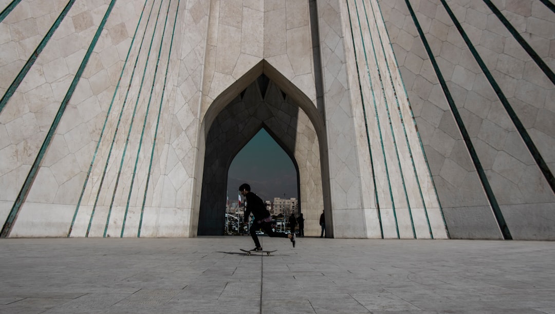 Iran Issues Largest-Ever Currency Note Amid Inflation Surge