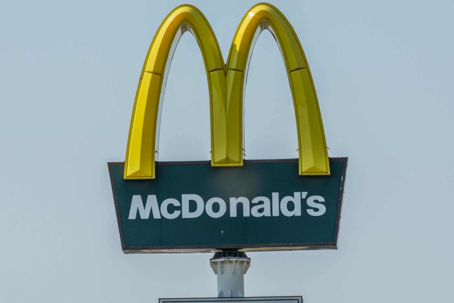 JPMorgan Cuts McDonald’s Price Target to $305 Looming Questions