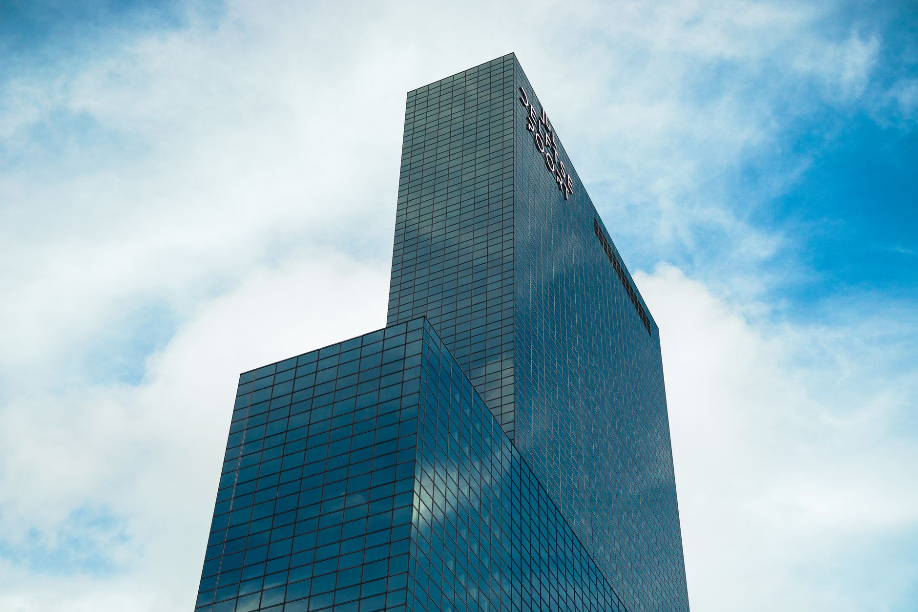Lucid Climbs Second-Day Recovery as CEO Denies Rumors