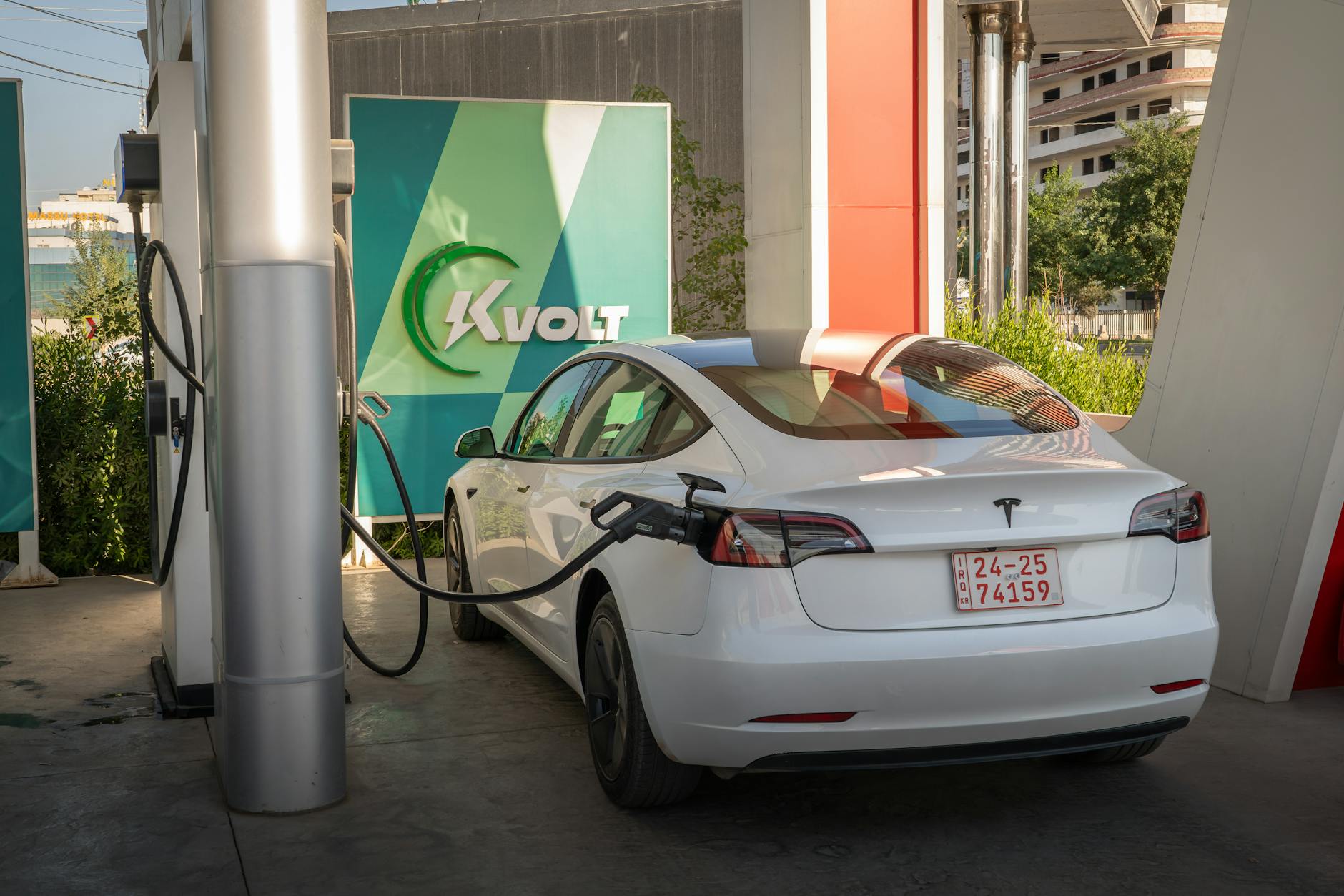 Lucid Jumps, Rallies Tesla as EV Stocks Rally Broadly