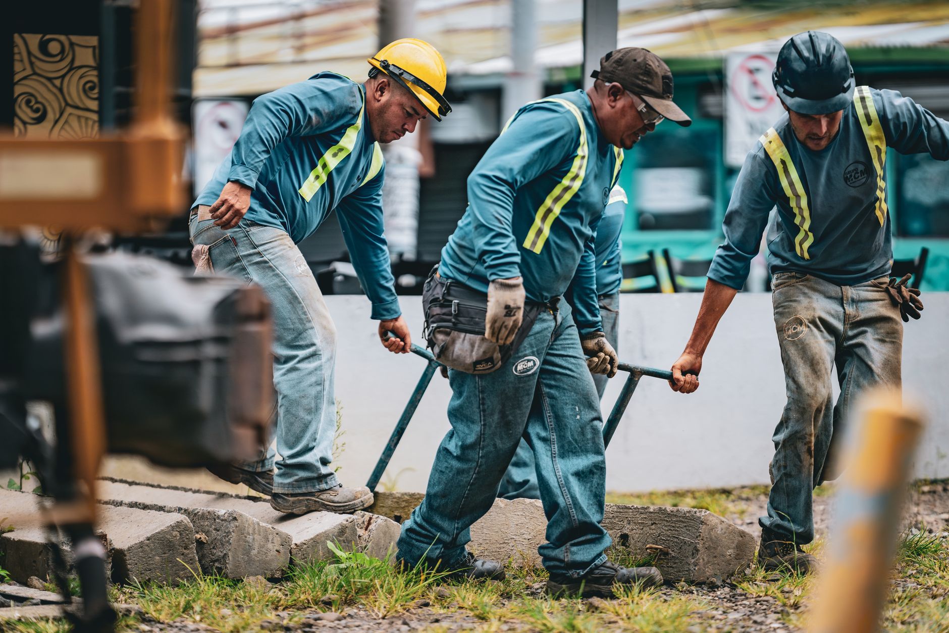 Meta Workers Over Alleged AI-Driven Layoffs File Suit