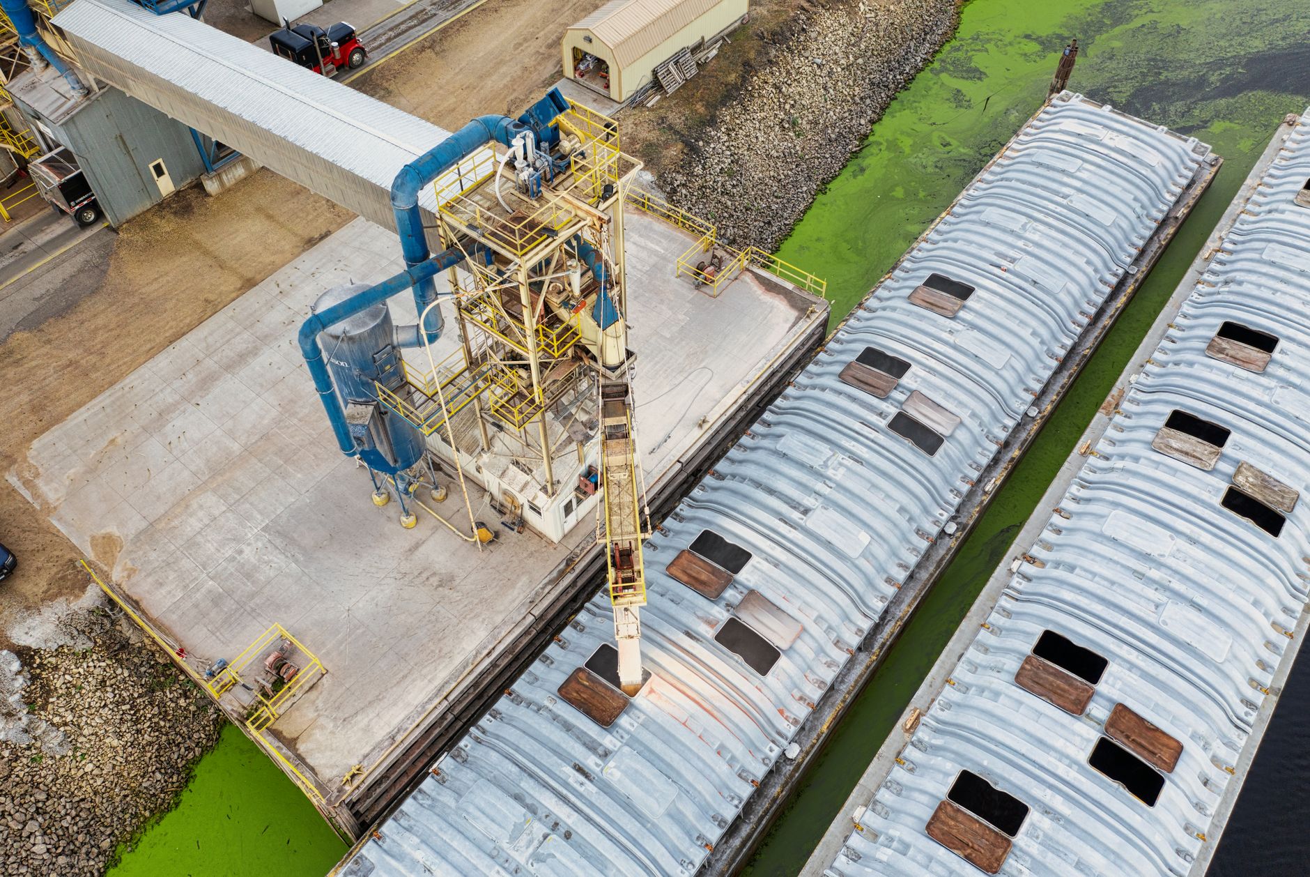 Midstream ETF Delivers 9.4% Yield with Tax-Form Edge