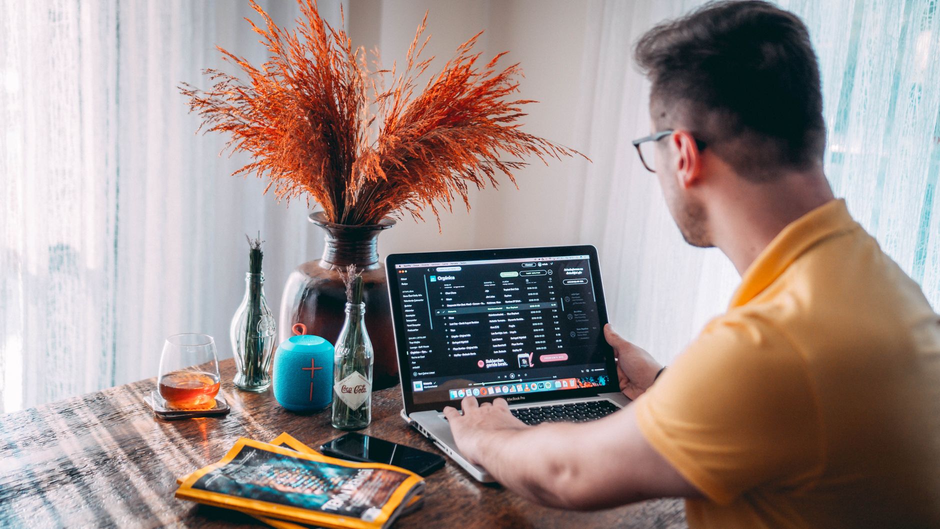 MSTR Playbook Shift Costs Investors as Bitcoin Sales Rise