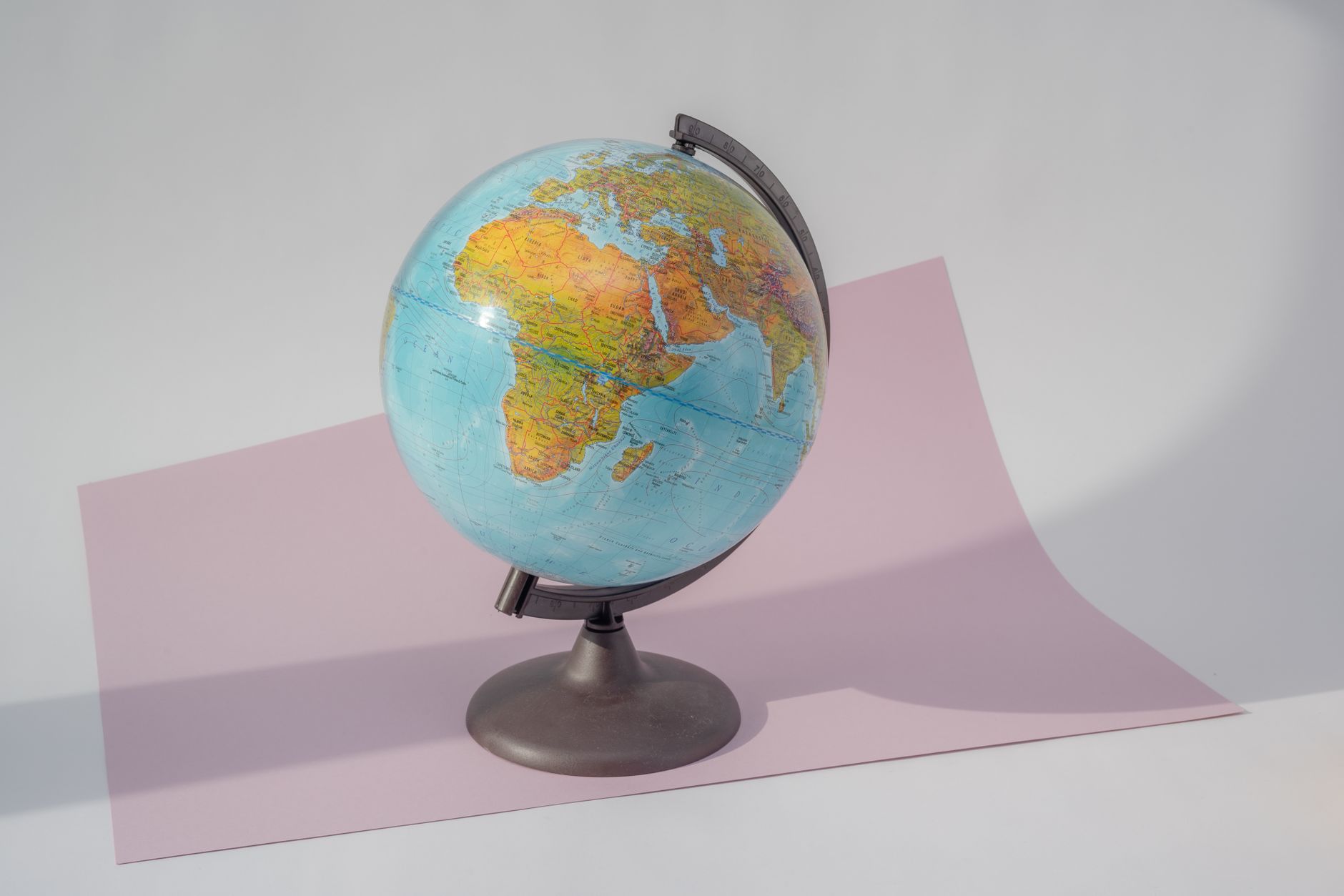 Report: Warsh, Geopolitics Break Bitcoin Correlation