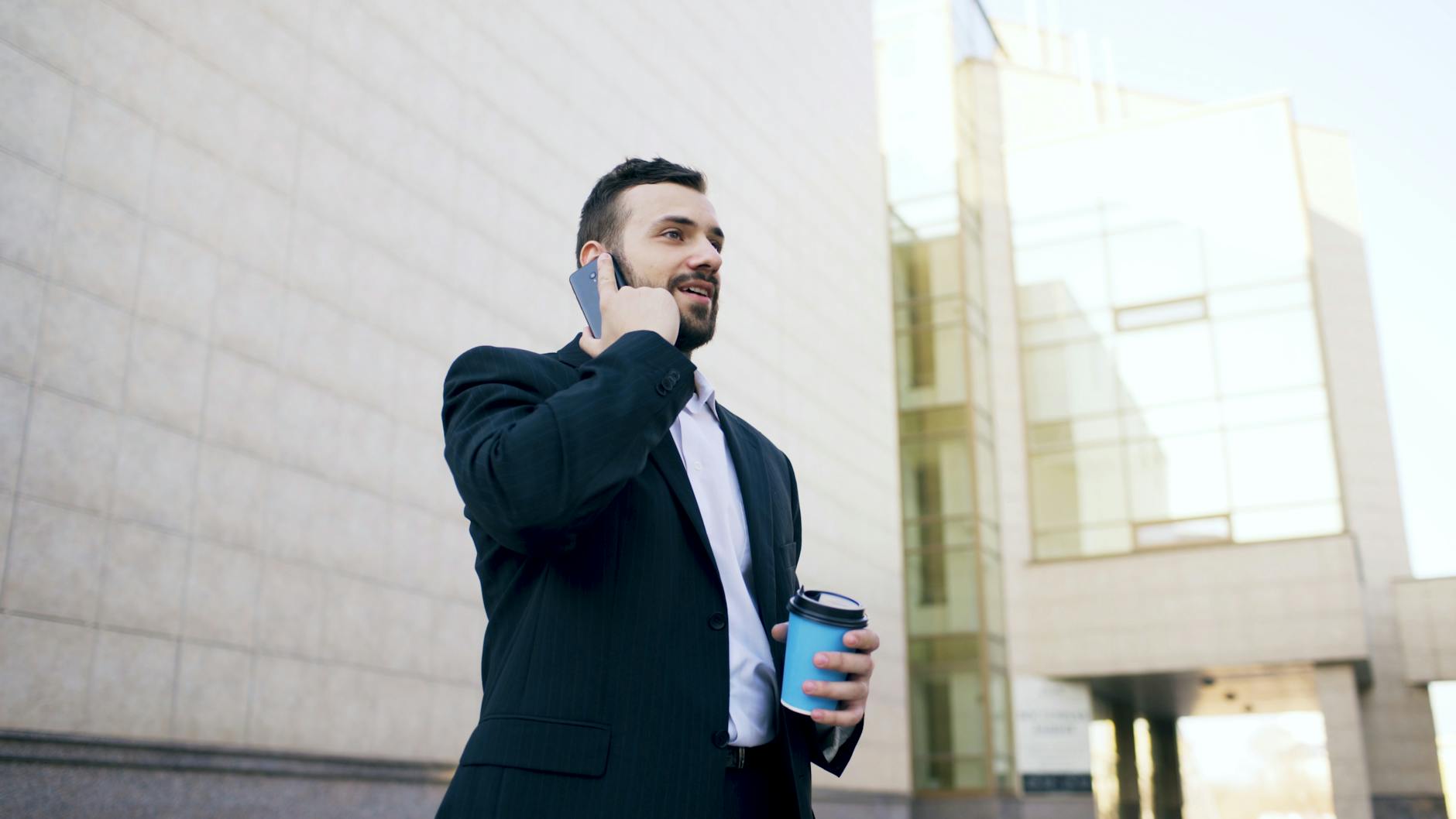 Rishi Sunak Tells CEOs to Move Fast on AI or Risk K-Shape