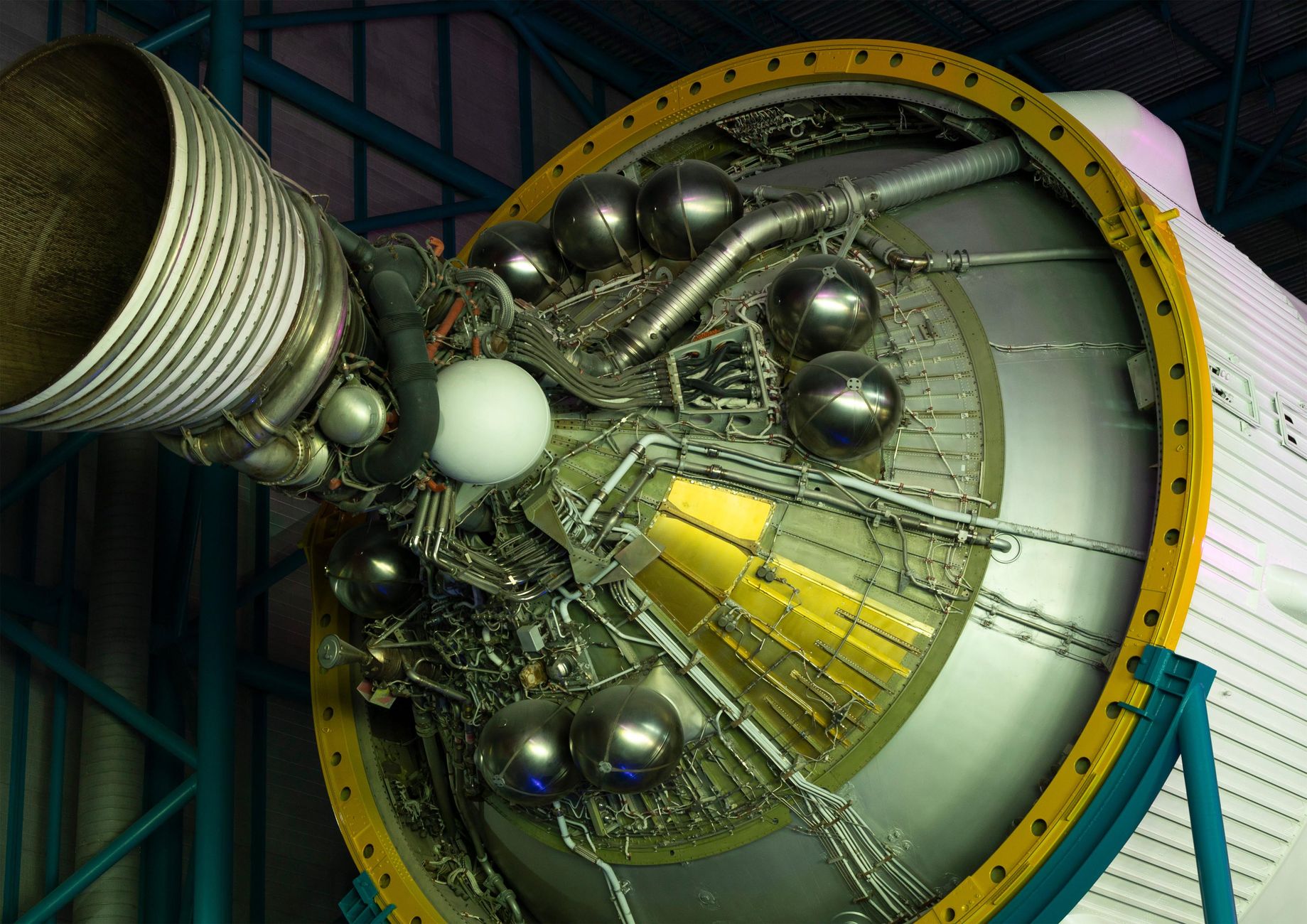 Rockets 11%, Qualcomm Rises: Chip-Architecture Showdown