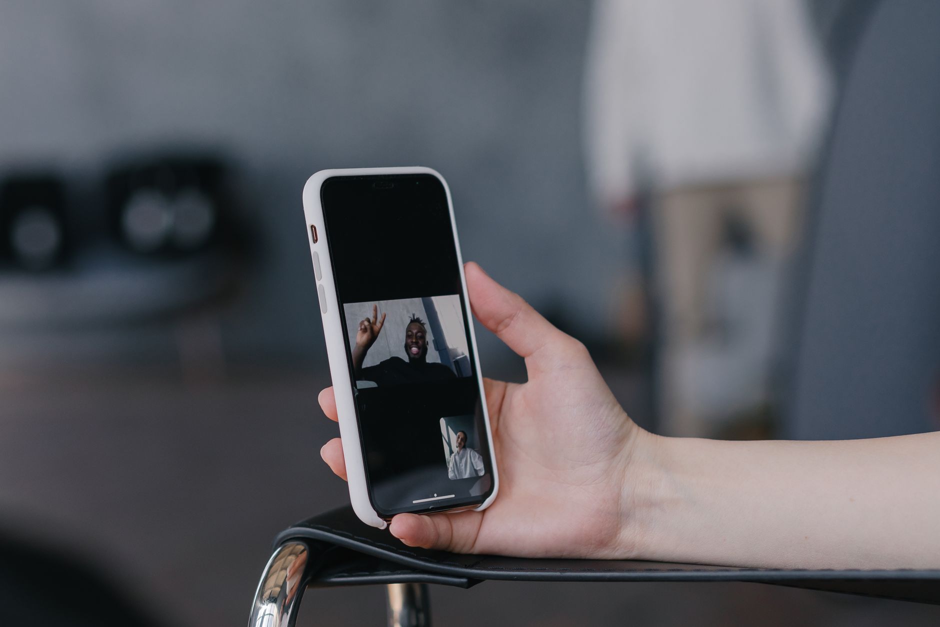 Scammers Using Facetime Steal: Bank Password Scam Surge