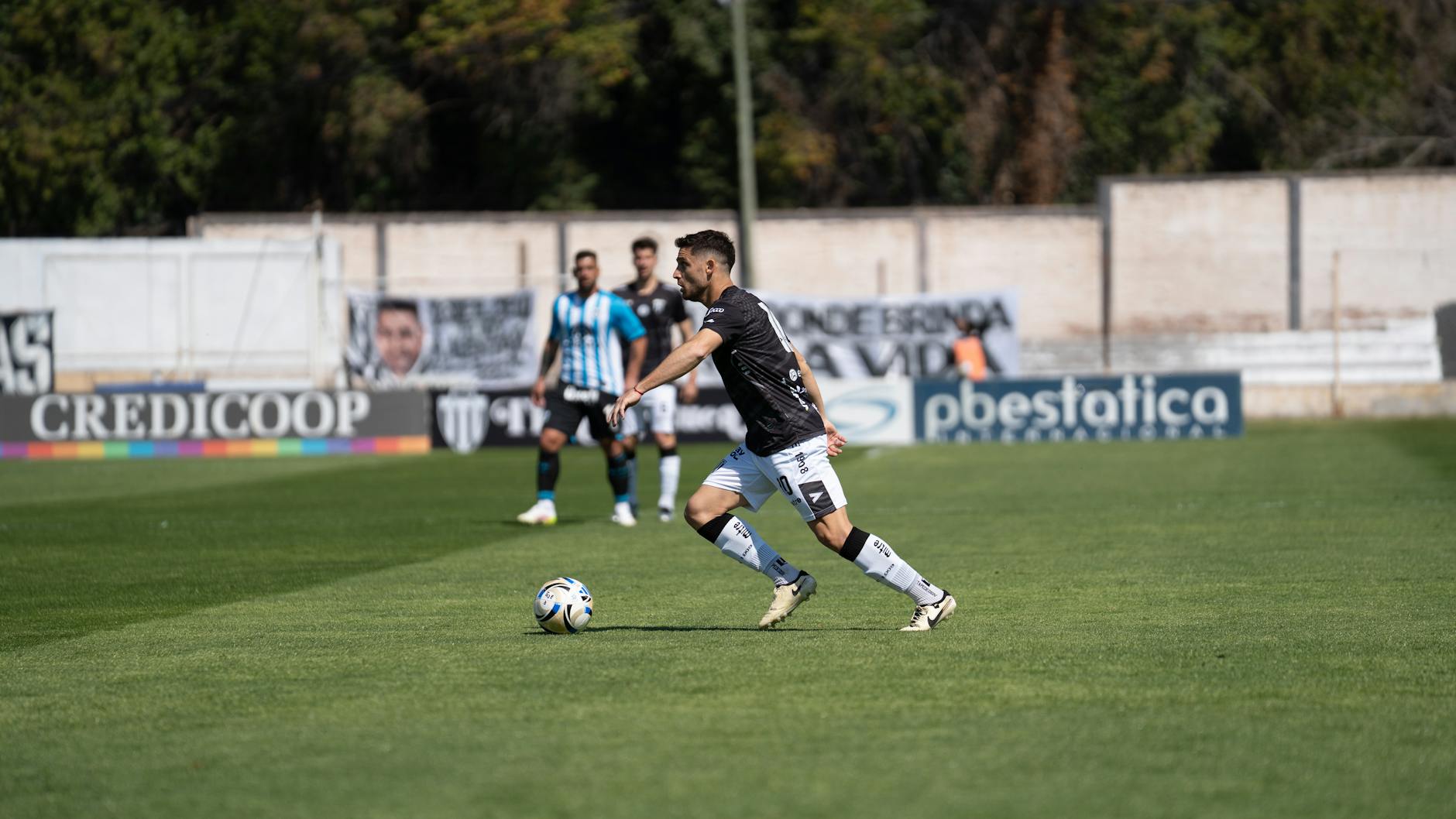 Seven REIT Stocks Pass Screening; Yields Reach 6.27%