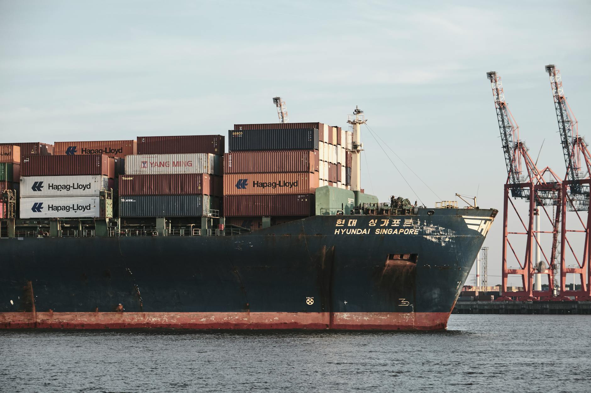Shares Trade Below HAPAG-LLOYD’S Offer Amid ZIM Hurdles