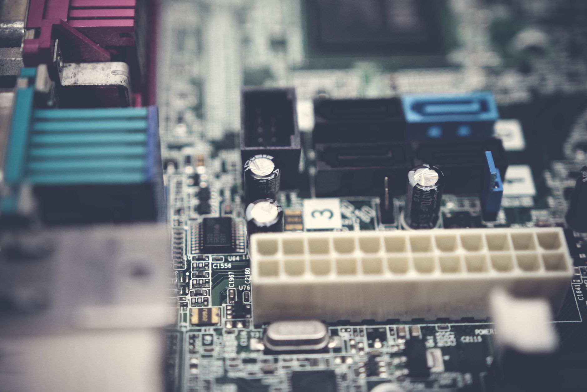 SMH: Should Your Semiconductor ETF Be Equal-Weight?