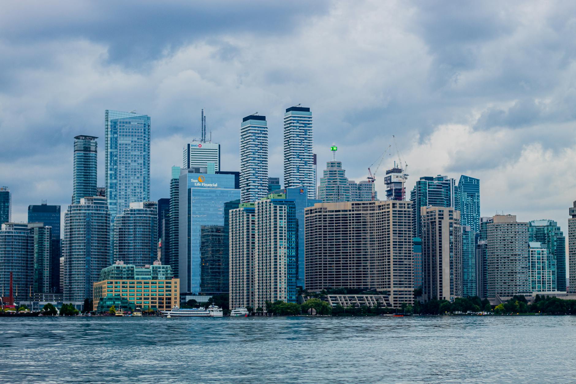 SolarEdge Rockets 14% Rally as Canadian Solar Climbs