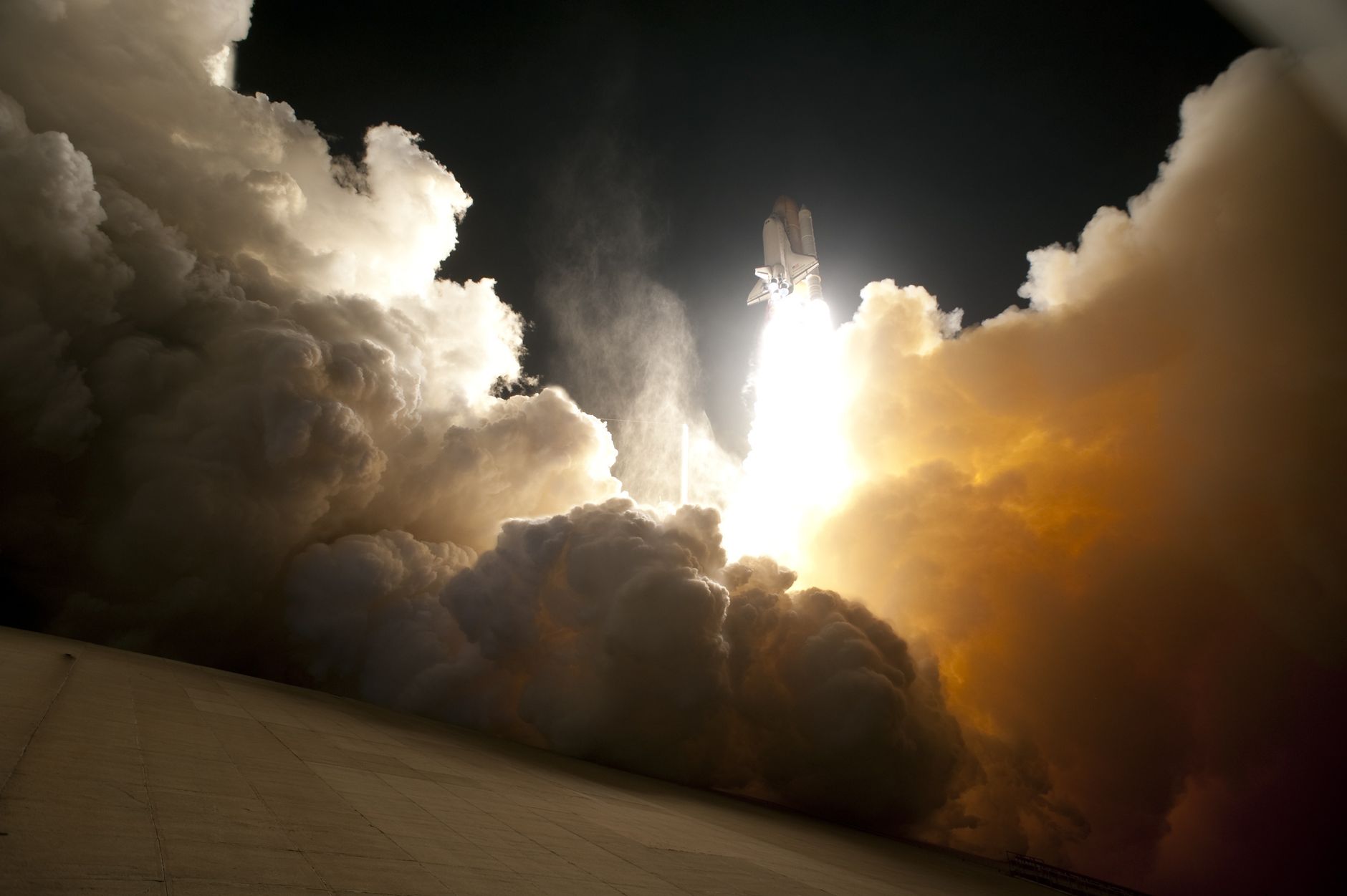 SpaceX Soars 16%, Rocket Lab Up, Virgin Galactic Drops