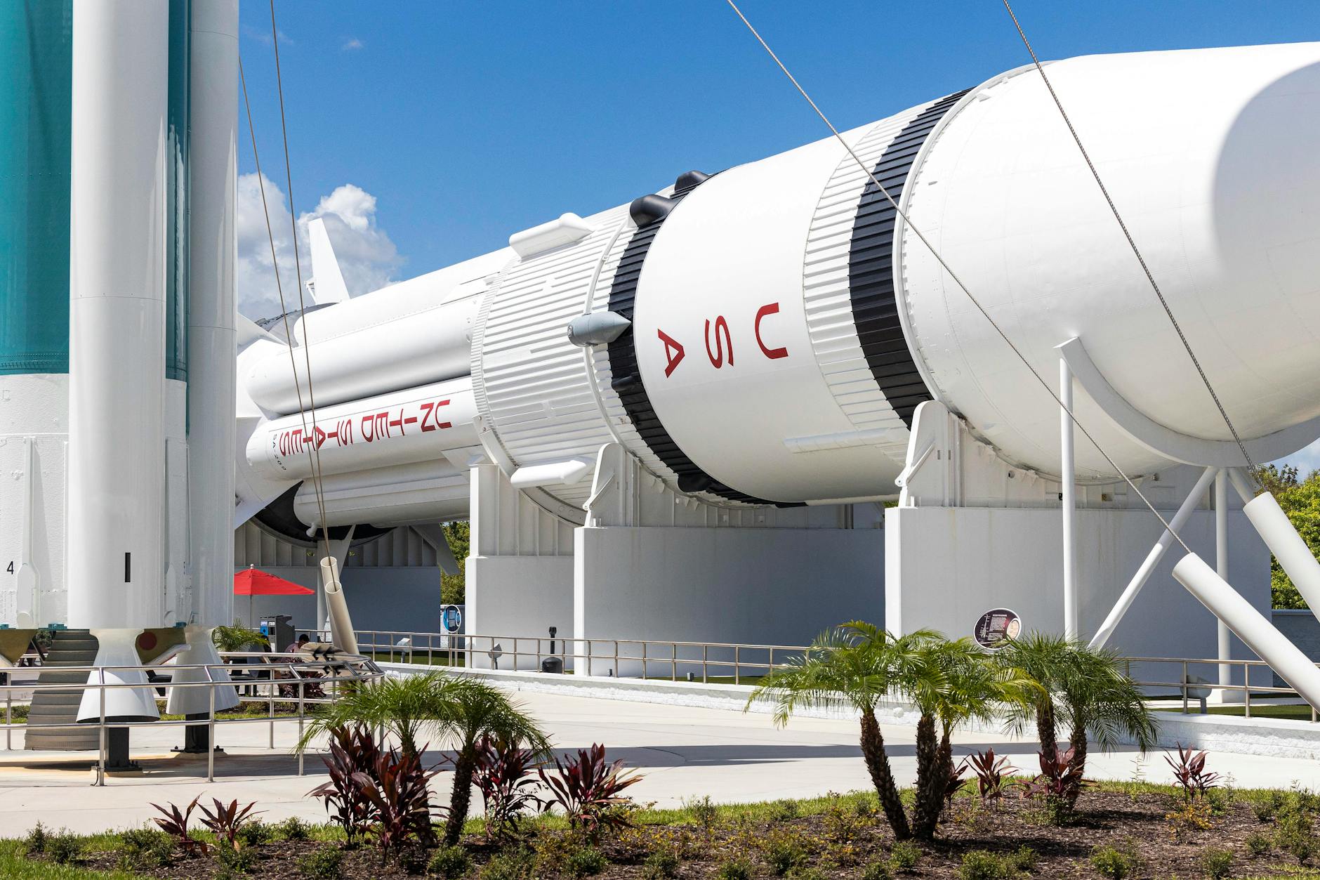 Super Micro Rockets Earnings Rally Drives 4Q Guide Lift