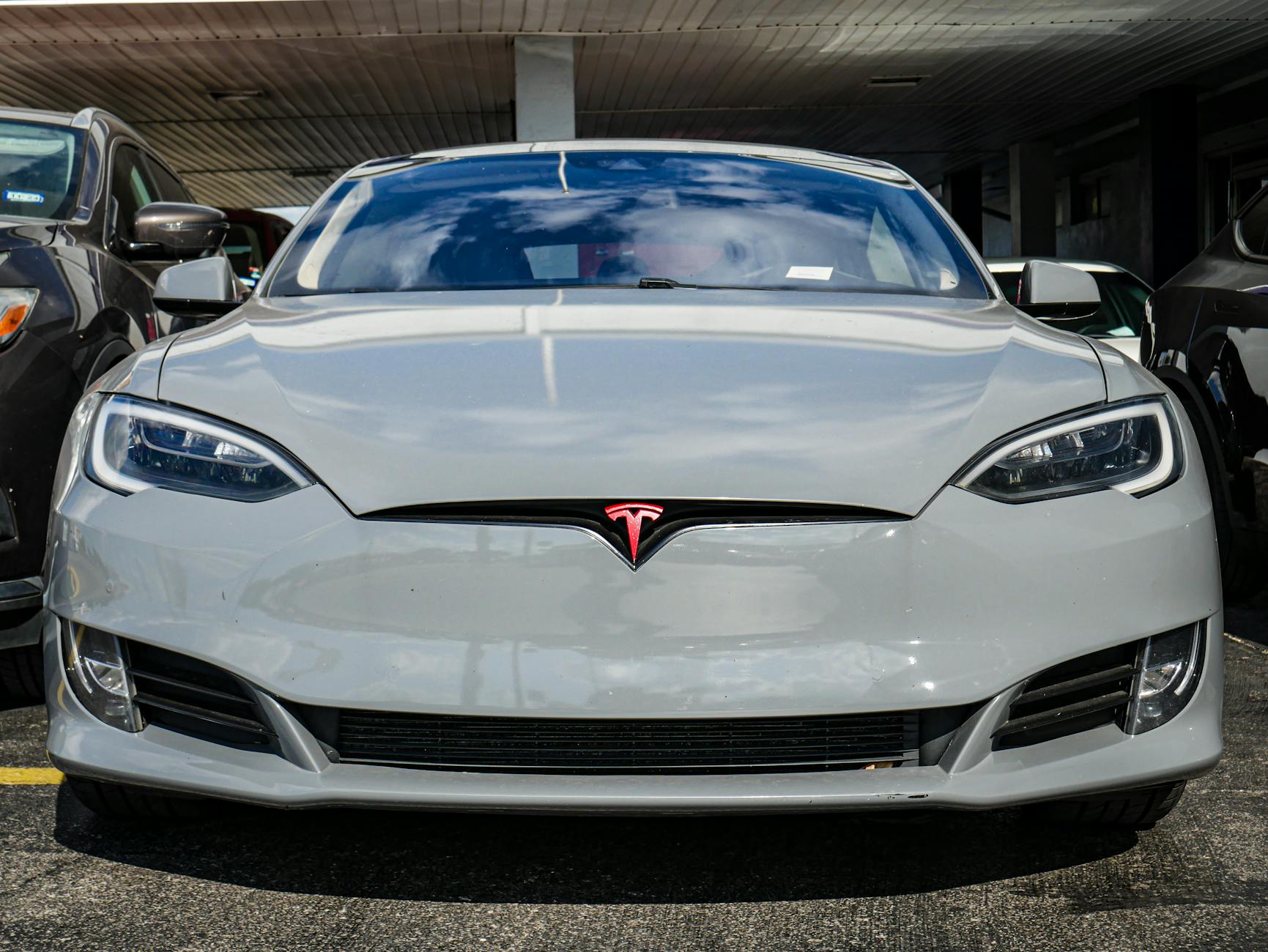 Tesla Fades: Three Big Stories Pull in Different Directions