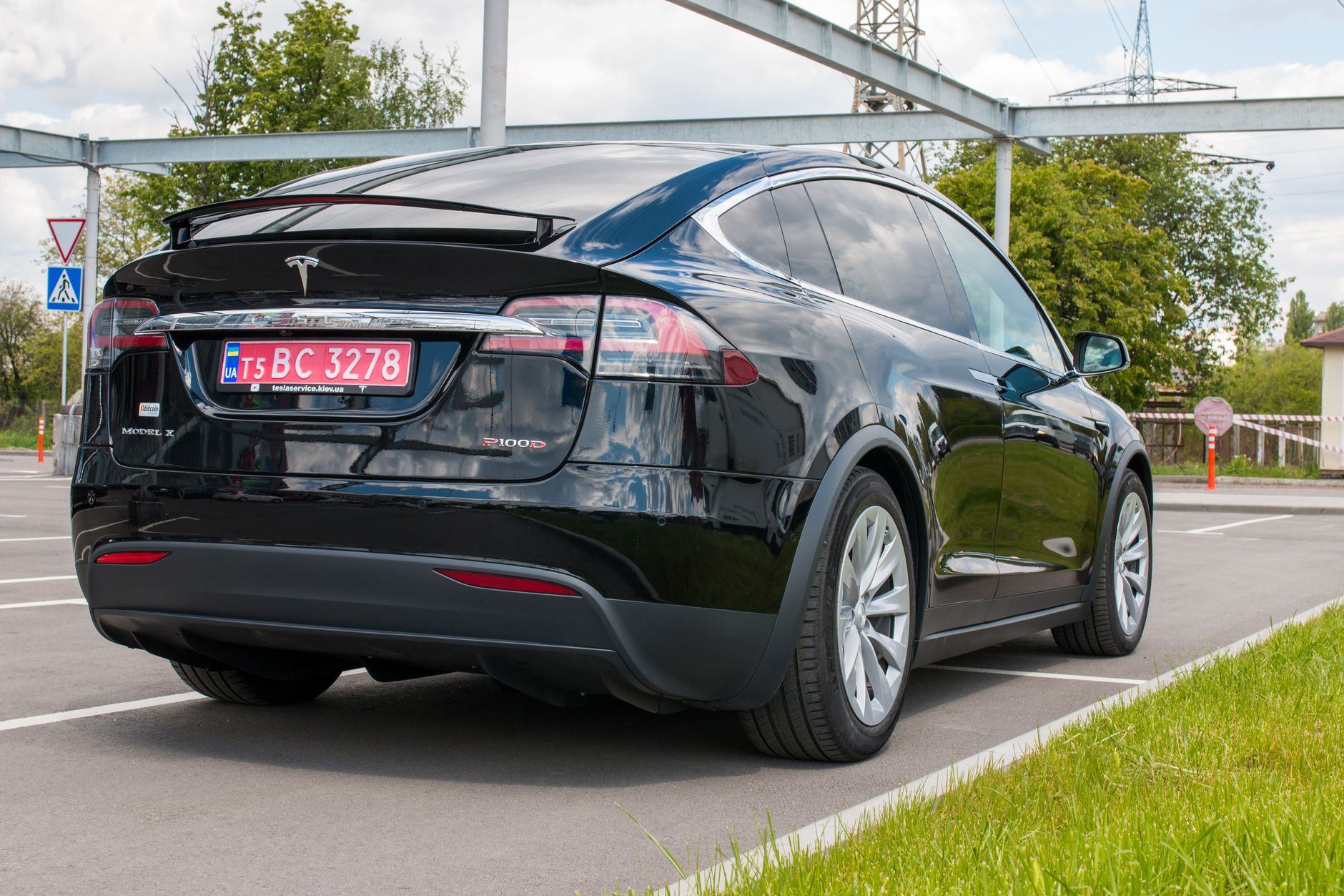 Tesla vs BYD: Which Is the Better EV Stock for June