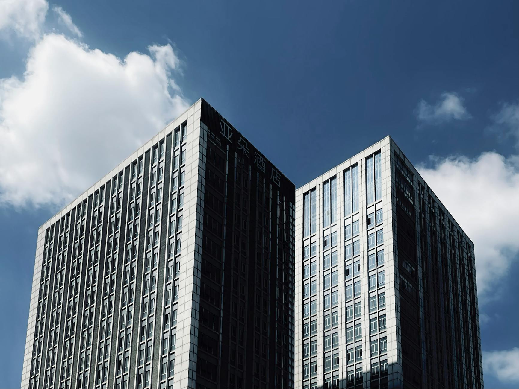 Title Giants Lean on Commercial Deals to Boost Q1 Profits