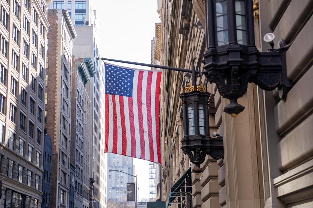 Trump Backs Stock-Trade Congress Ban After State of the Union