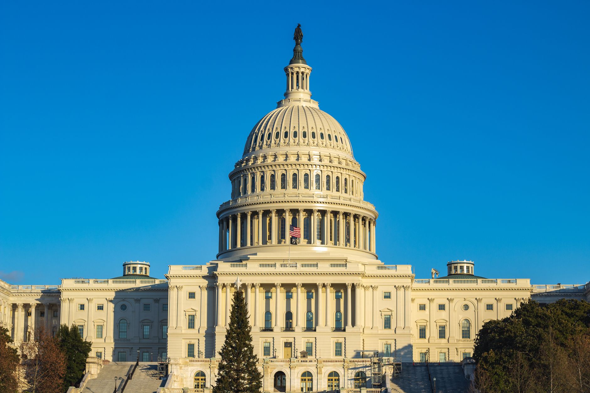 Trump Puts Senate 24-Day Clock on Crypto Clarity Act