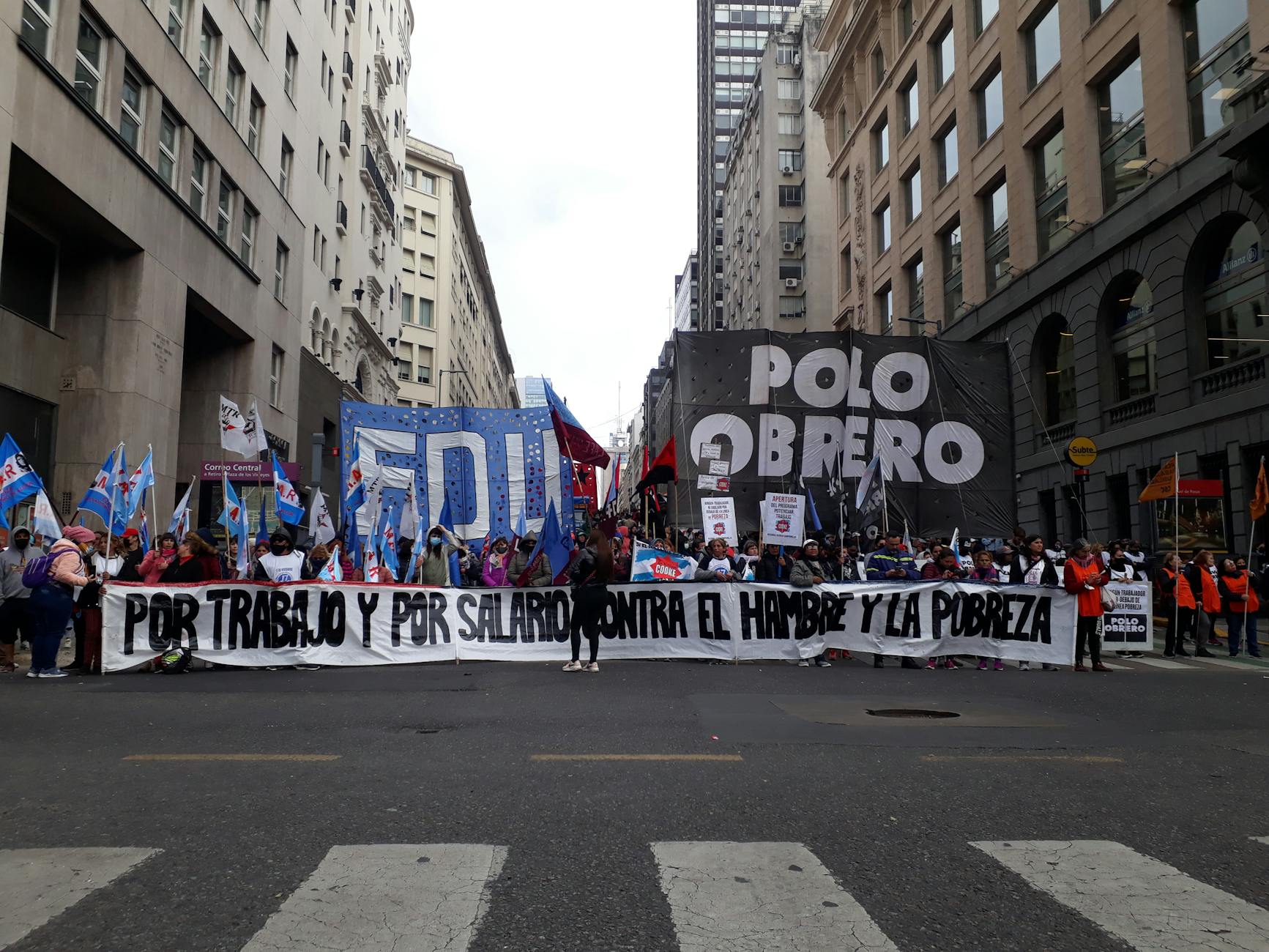 Trump Signs Order to Pay TSA Workers After Shutdown Standoff